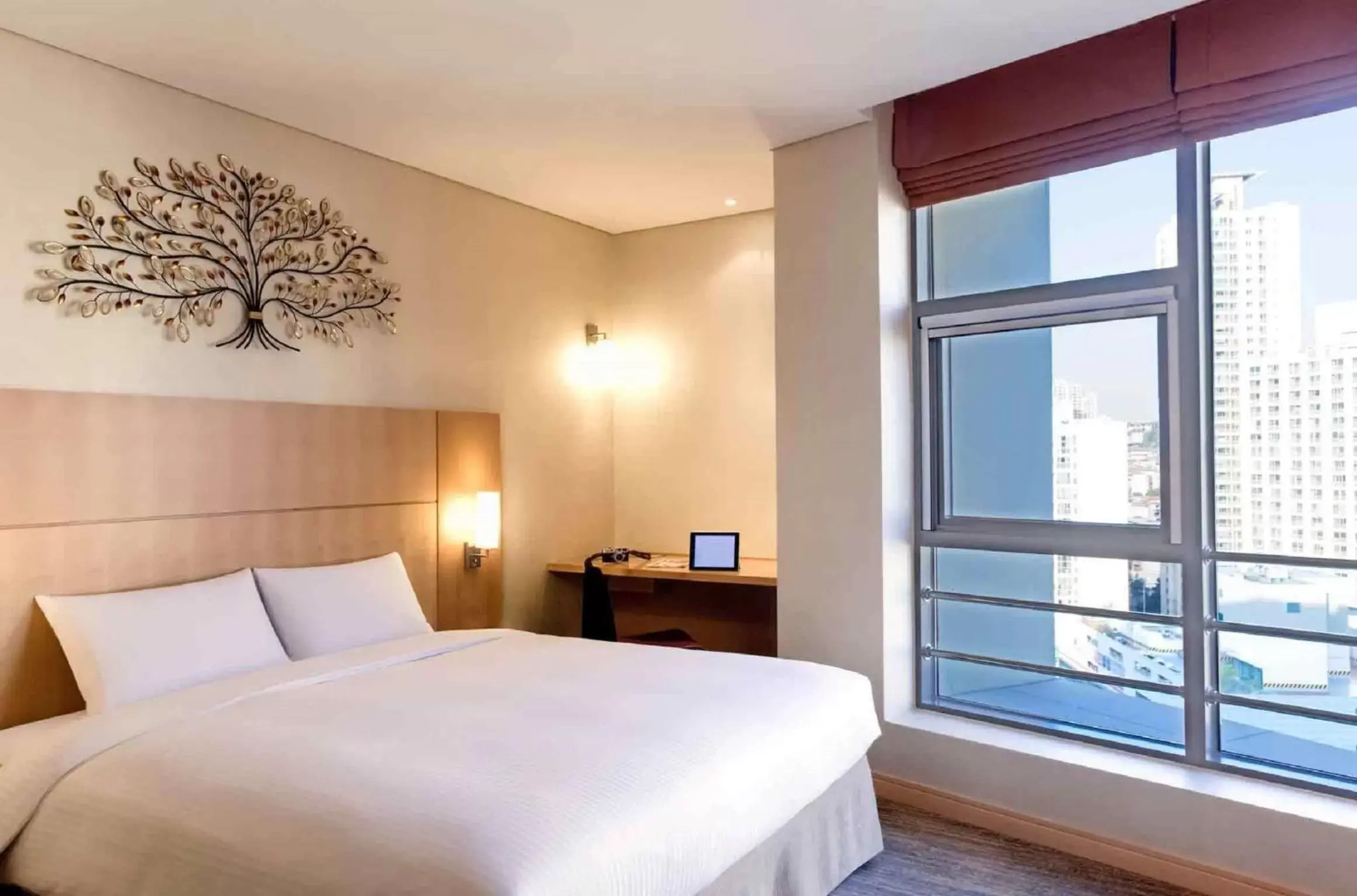 Photo of the whole room, Bed in Ibis Ambassador Busan City Centre