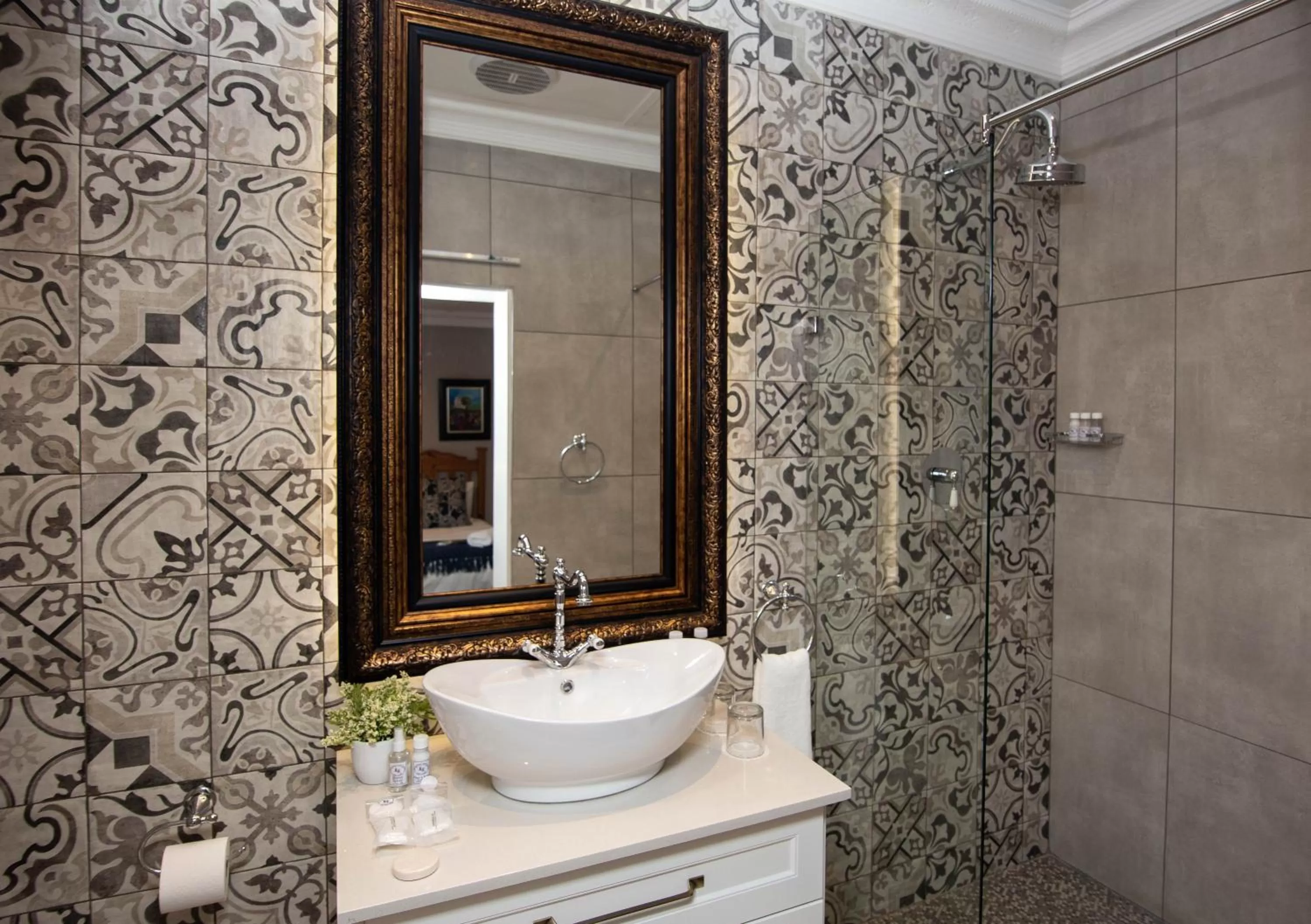 Bathroom in Milner House Kimberley