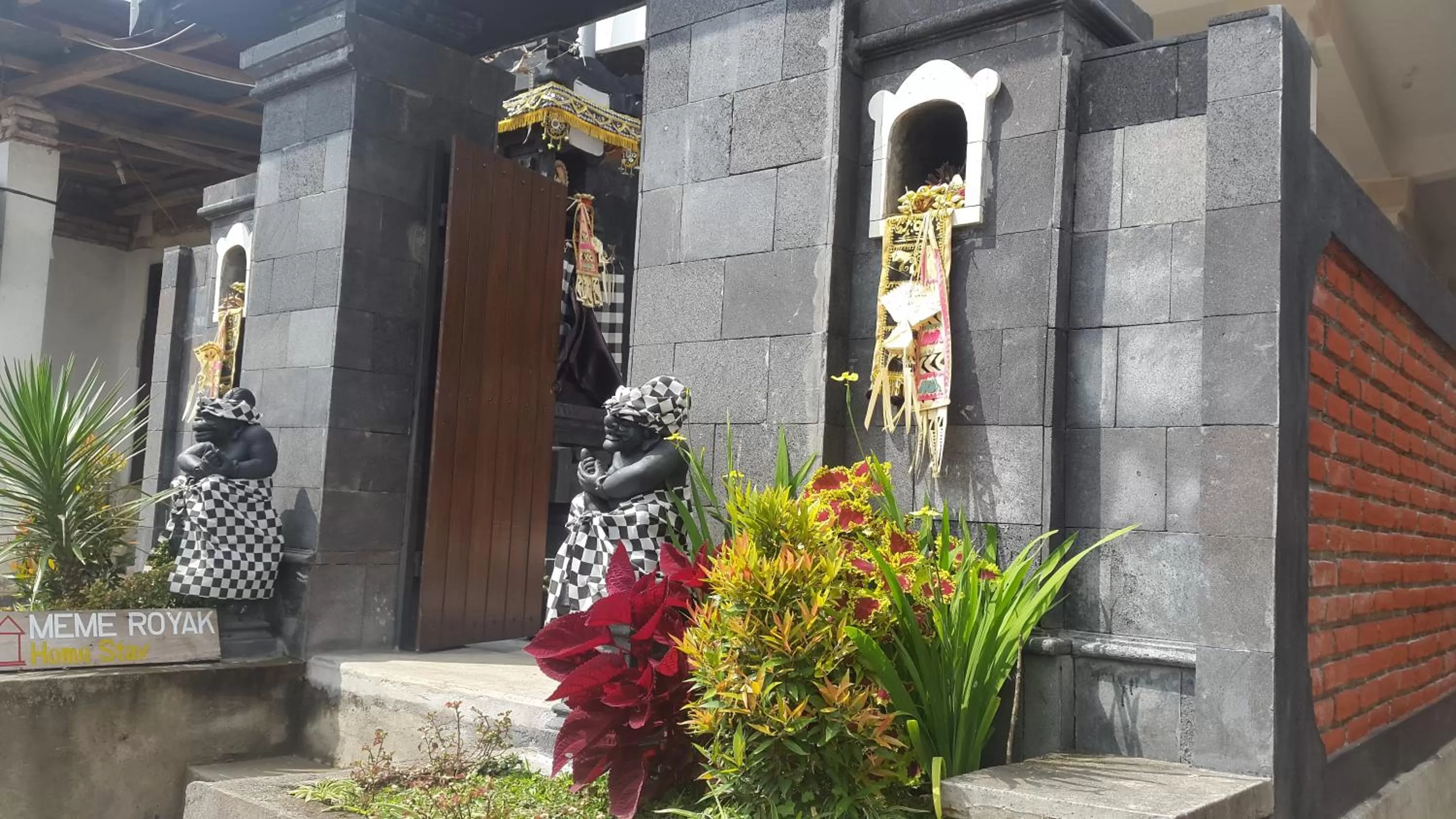 Facade/entrance in Meme Royak Homestay