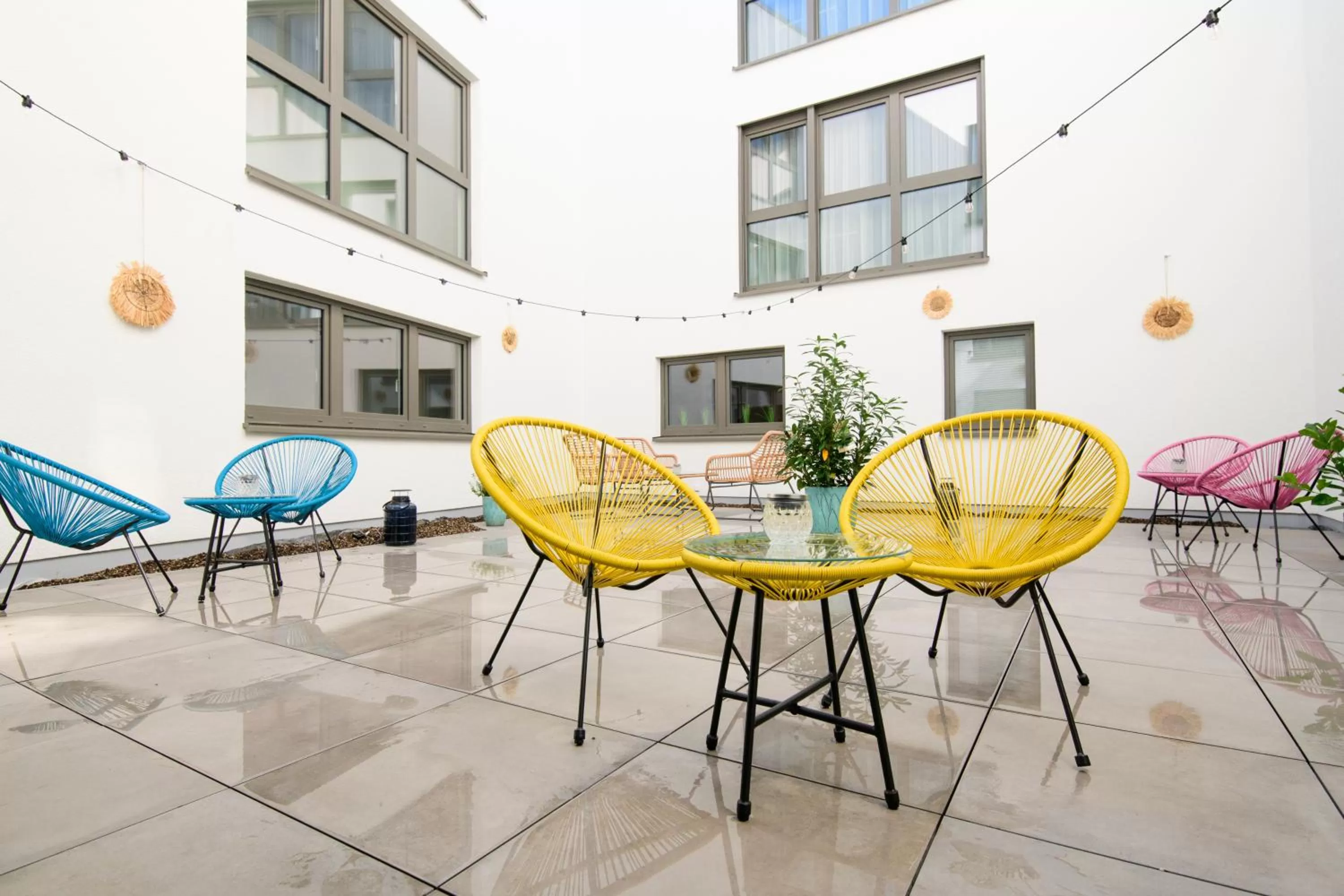 Staff in Smart & Stay Aparthotel Saarbrücken Süd - Self-Check-In - Free Parking