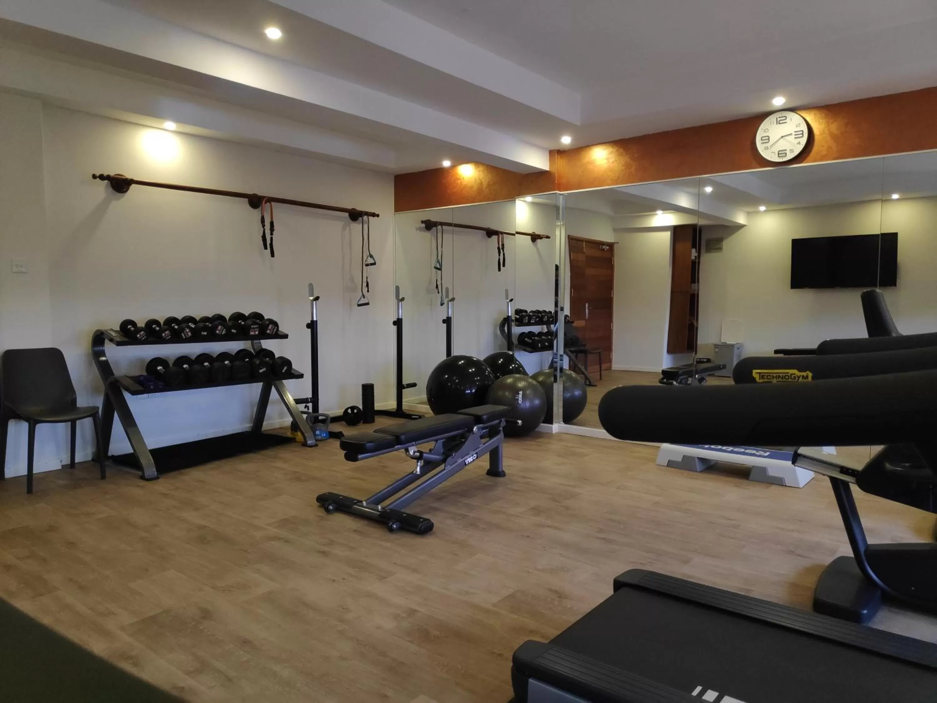 Fitness centre/facilities in Razana Hotel
