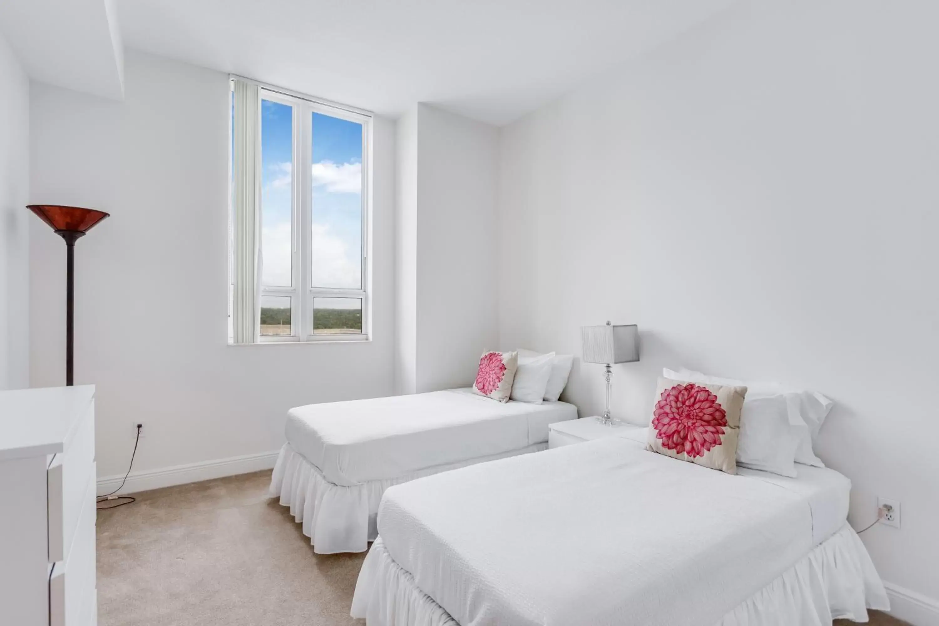 Bedroom, Bed in Dadeland Towers by Miami Vacations