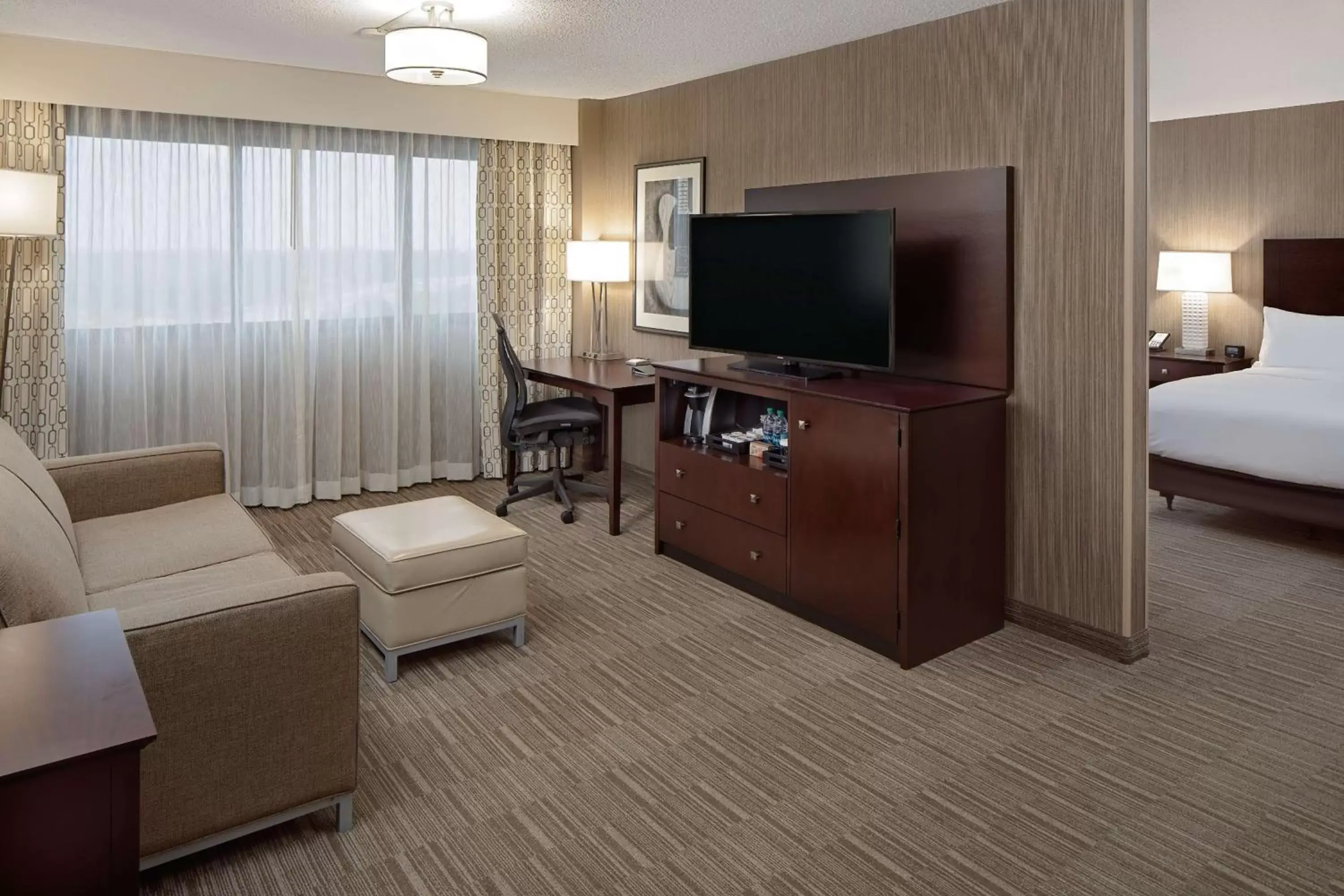 Bedroom, TV/Entertainment Center in Hilton Nashville Airport