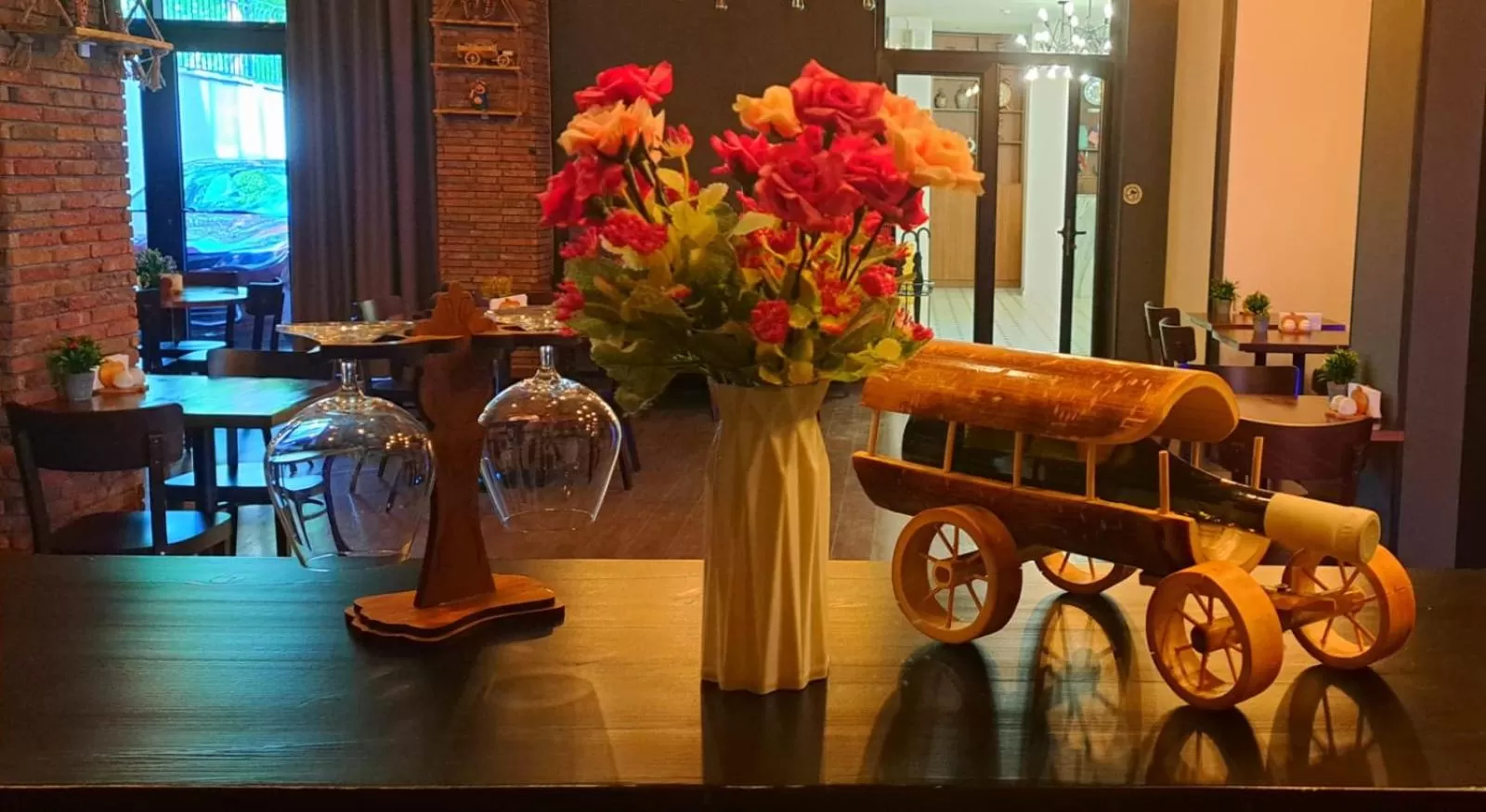 Restaurant/Places to Eat in Bricks Hotel