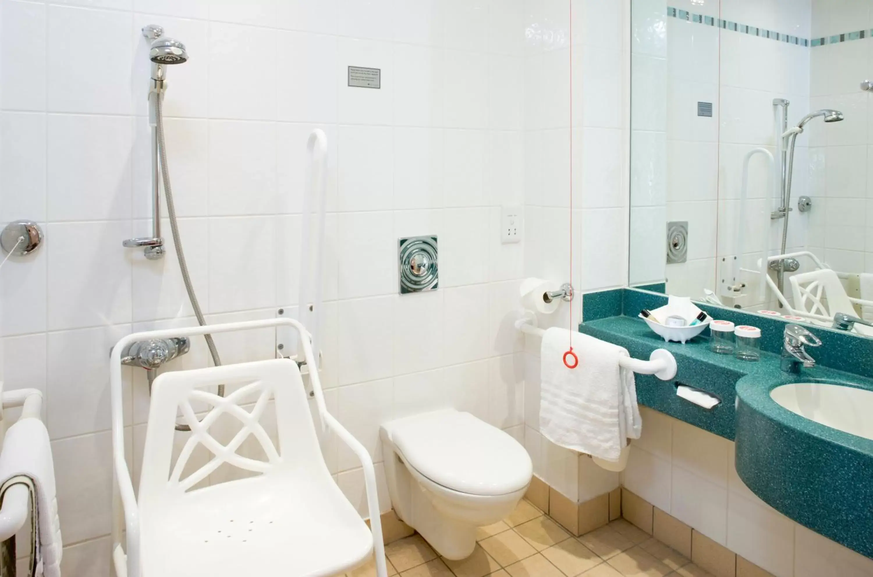 Photo of the whole room, Bathroom in Holiday Inn Dover, an IHG Hotel