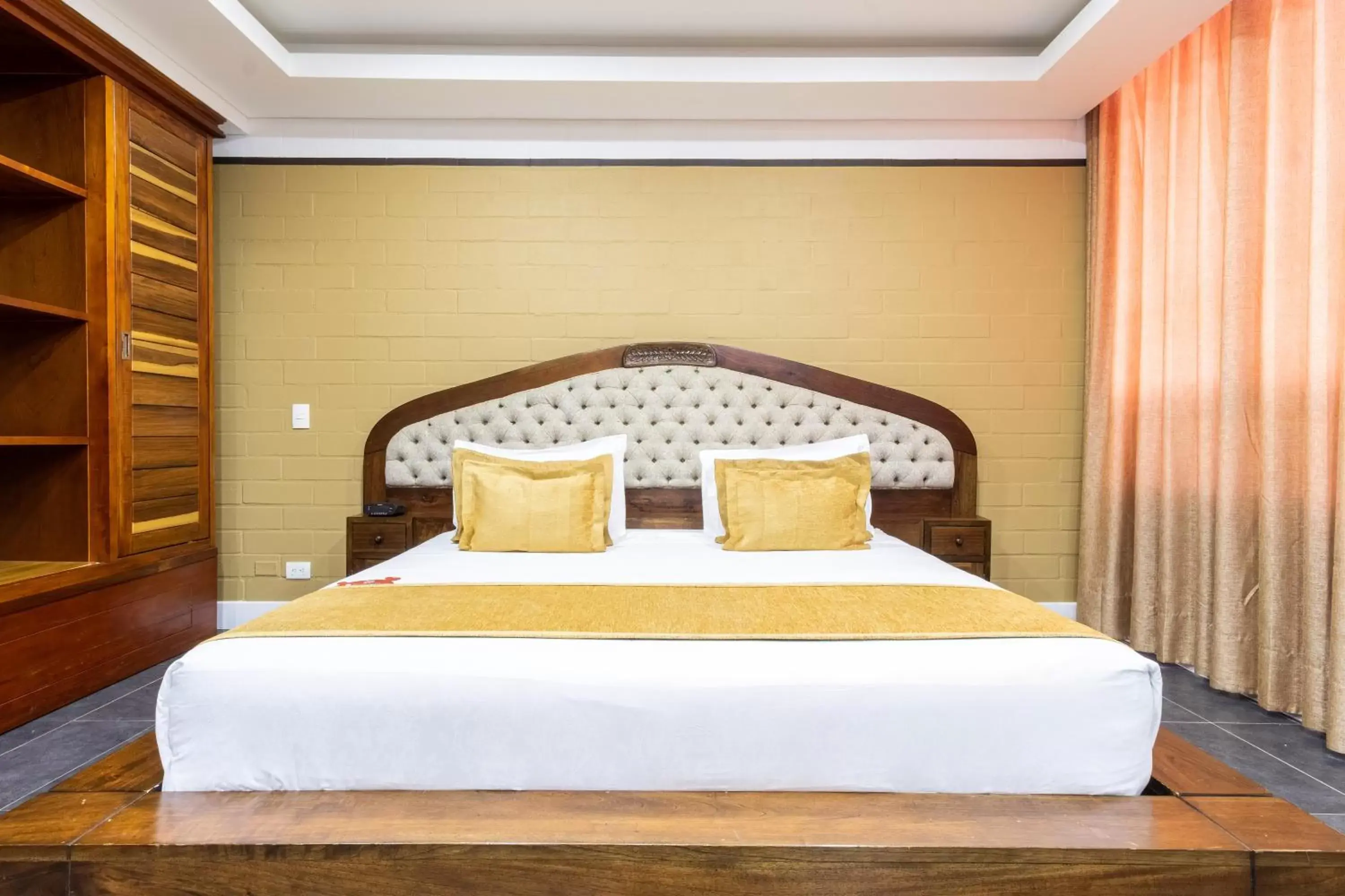 Property building, Bed in Hotel Du Parc