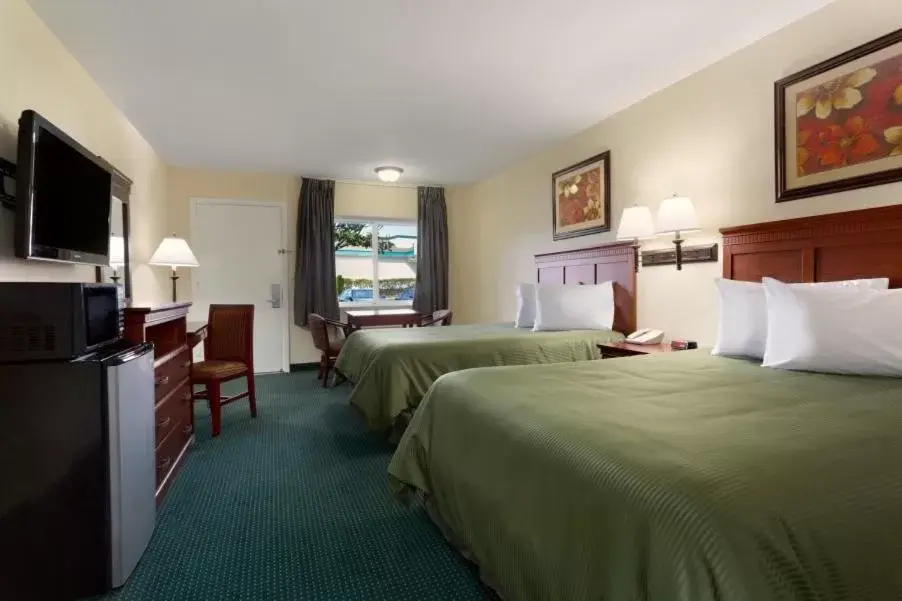 Travelodge by Wyndham Orange County Airport/ Costa Mesa