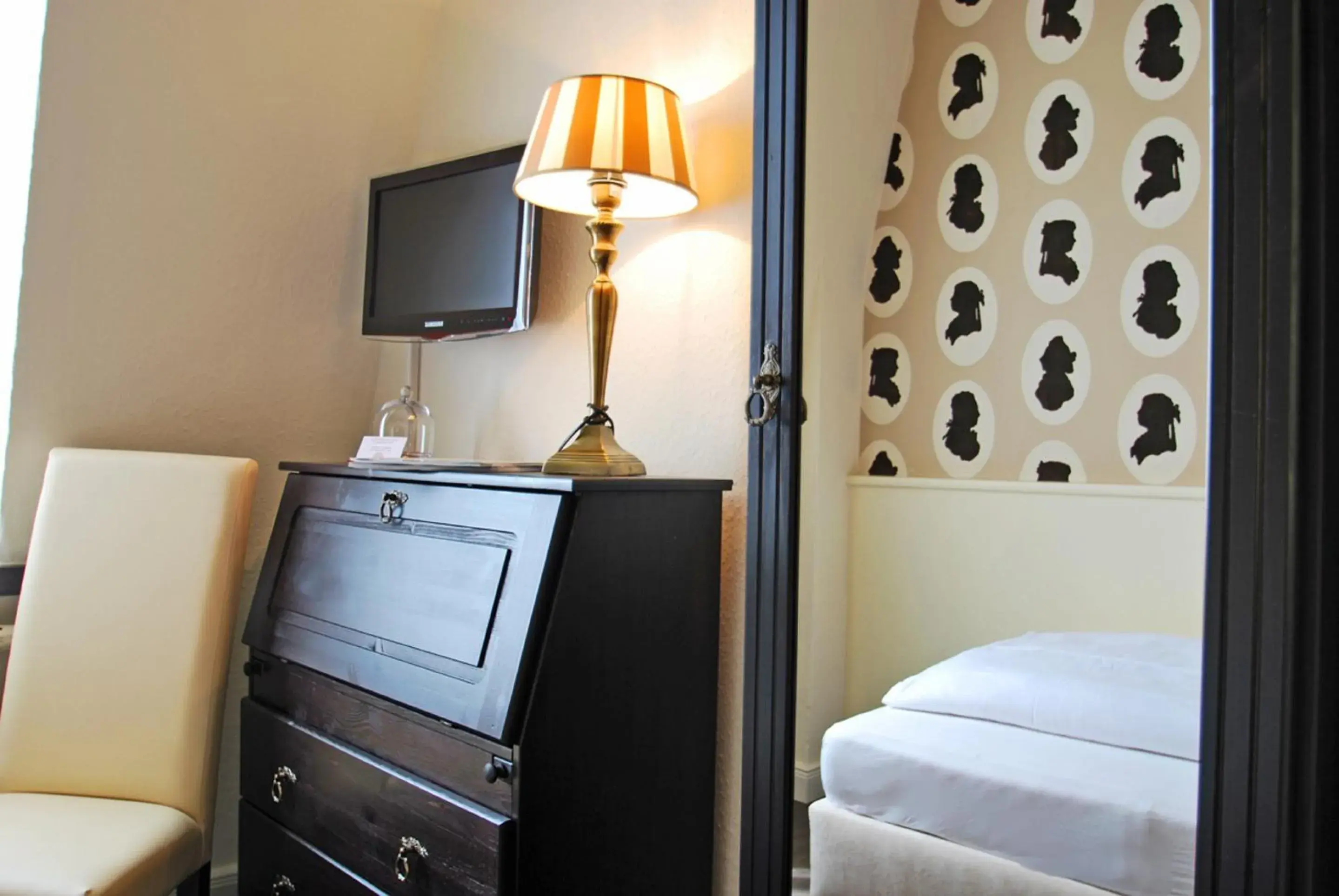 TV and multimedia, Bed in Hotel Domspitzen