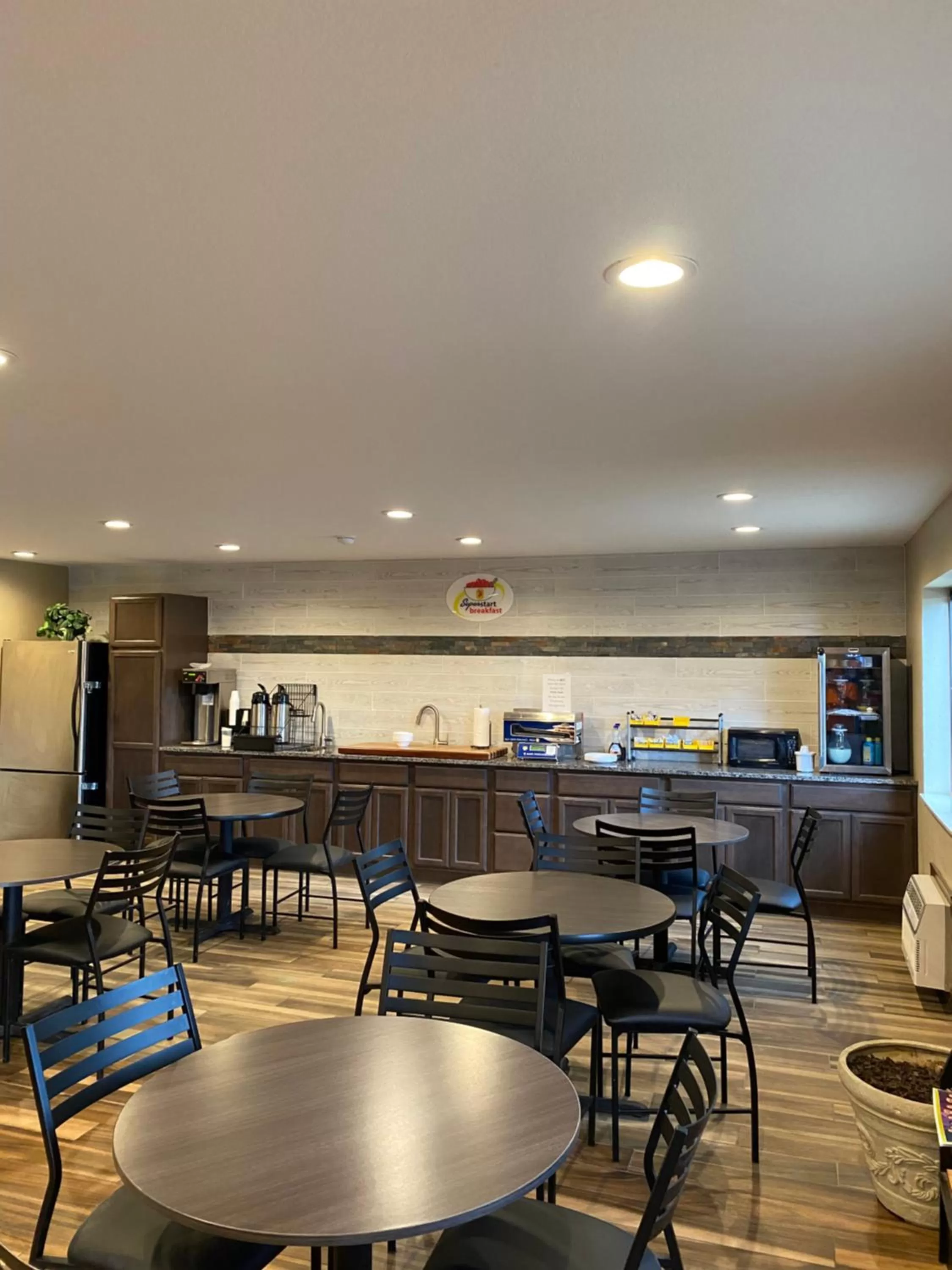 Breakfast in Super 8 by Wyndham Independence KS