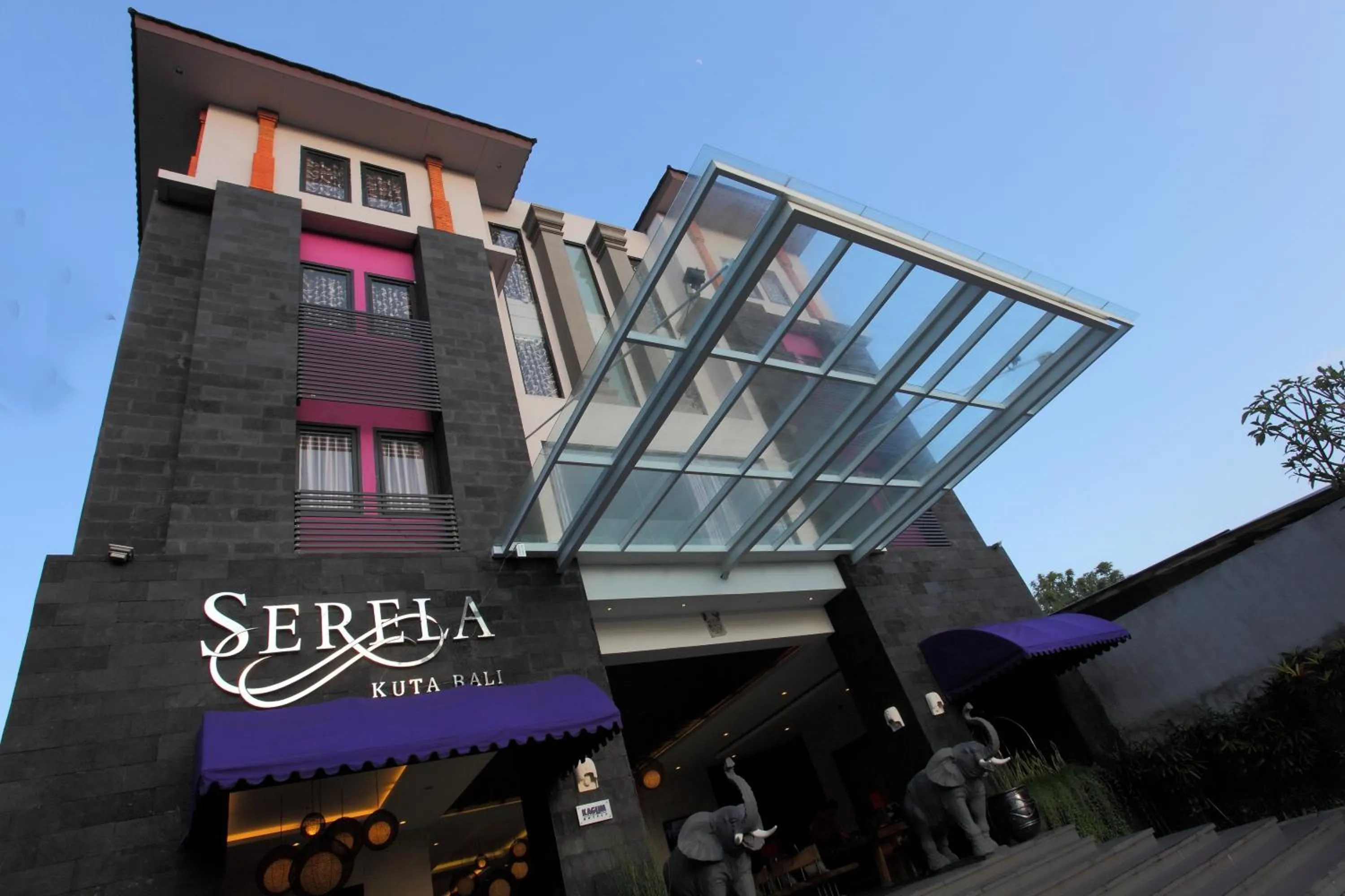 Facade/entrance in Serela Kuta by KAGUM Hotels