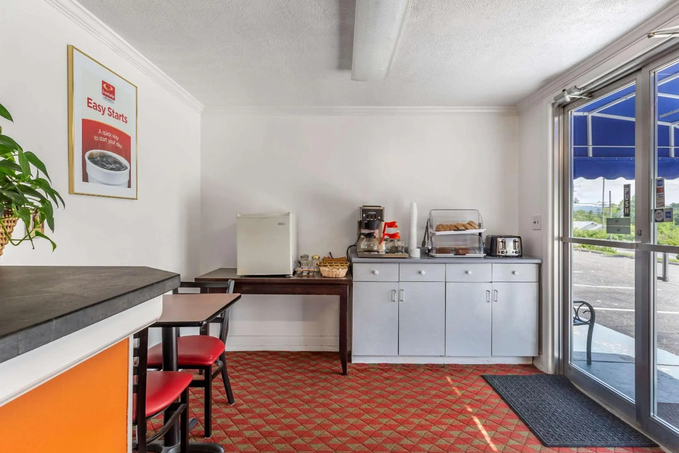 Restaurant/places to eat, Kitchen/Kitchenette in Econo Lodge Lee - Great Barrington