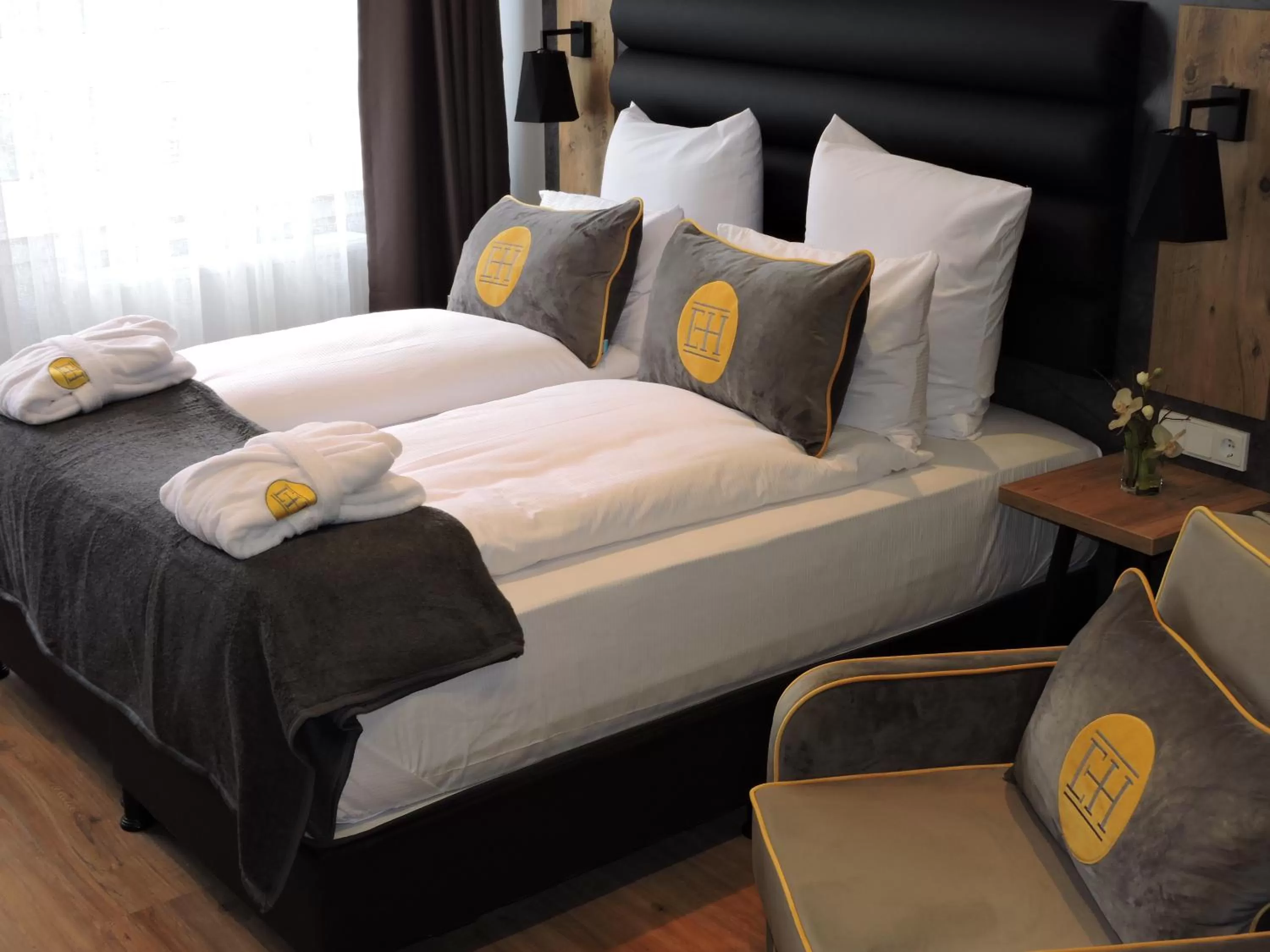 Photo of the whole room, Bed in DORMERO Hotel Bremen