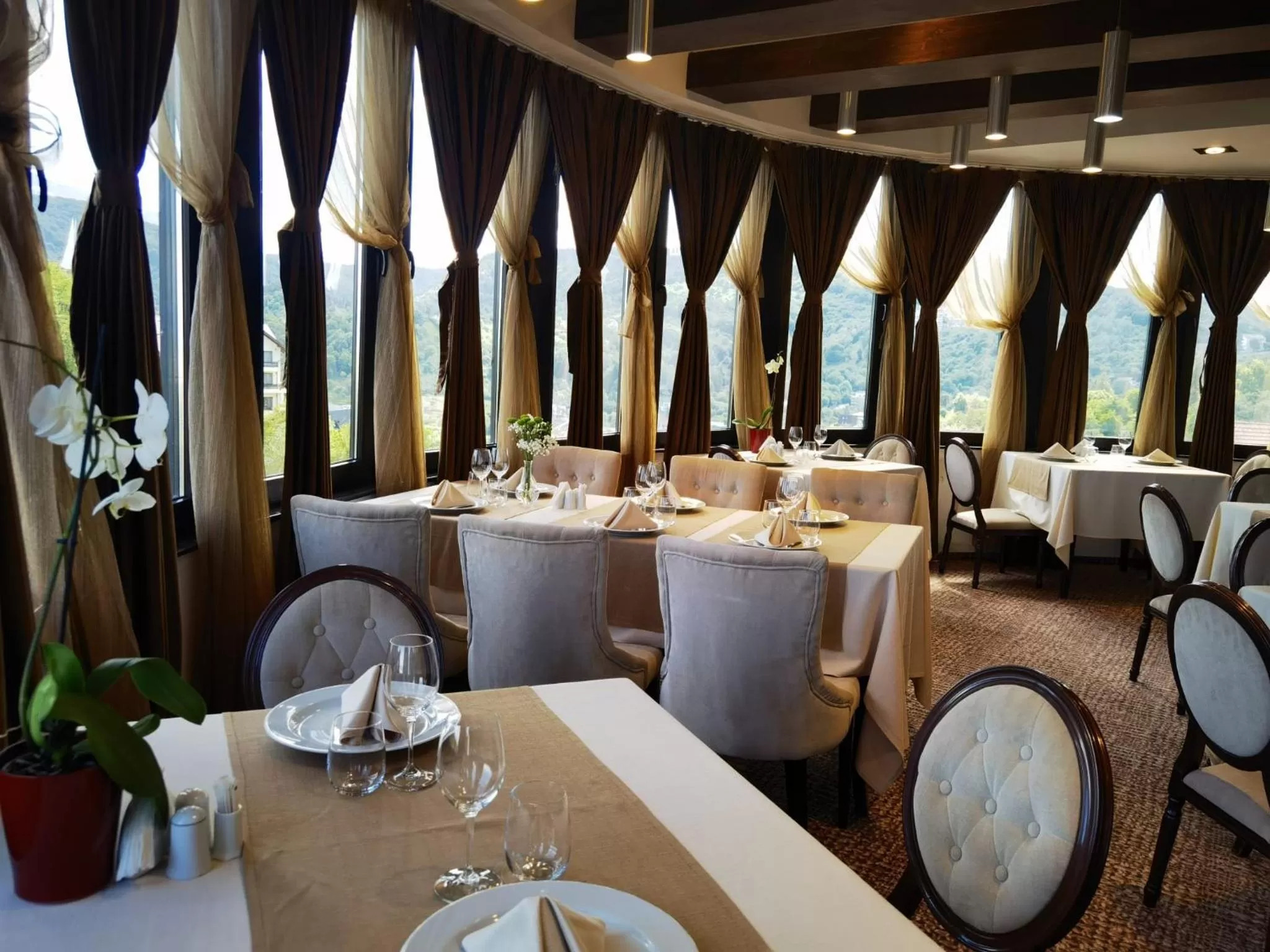 Restaurant/places to eat in Hotel Belvedere