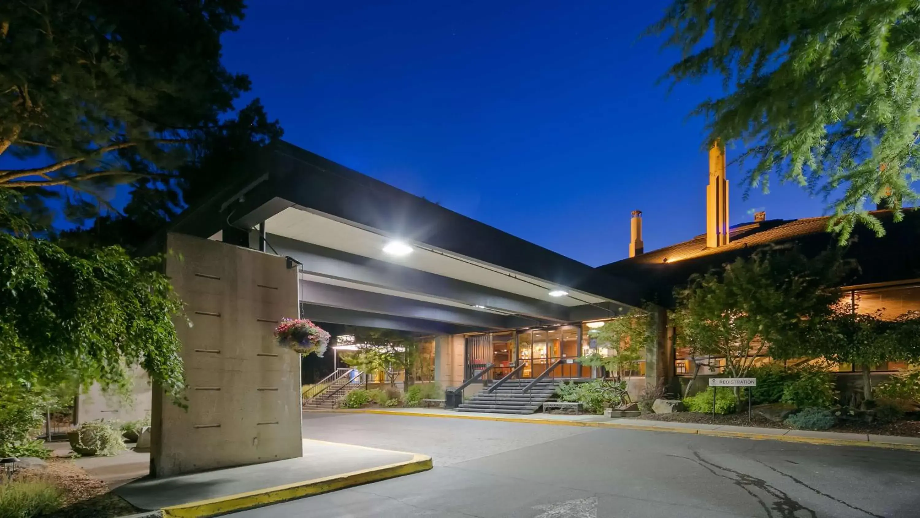 Property Building in Best Western Plus Hood River Inn