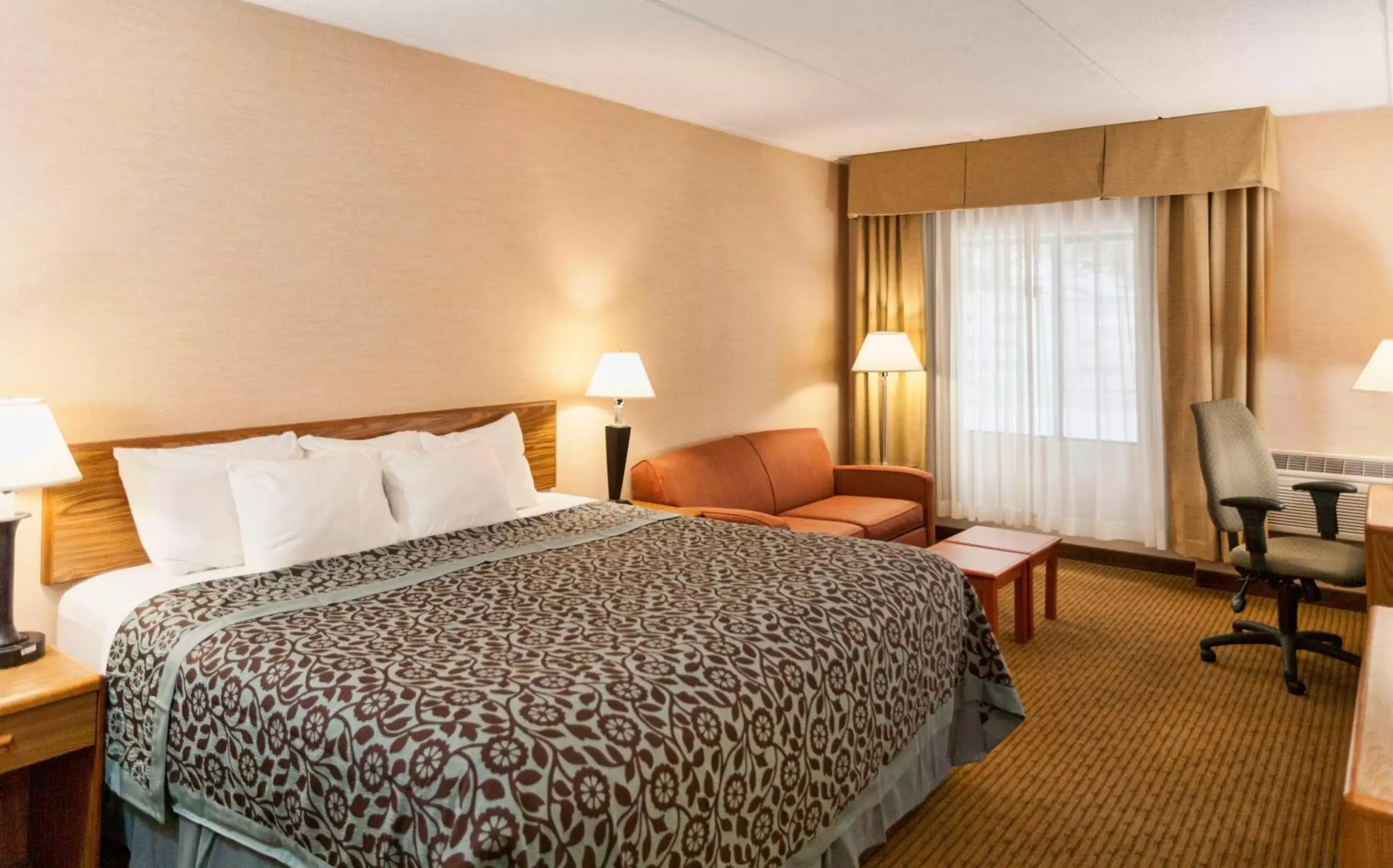Photo of the whole room in Days Inn by Wyndham Duluth Lakewalk
