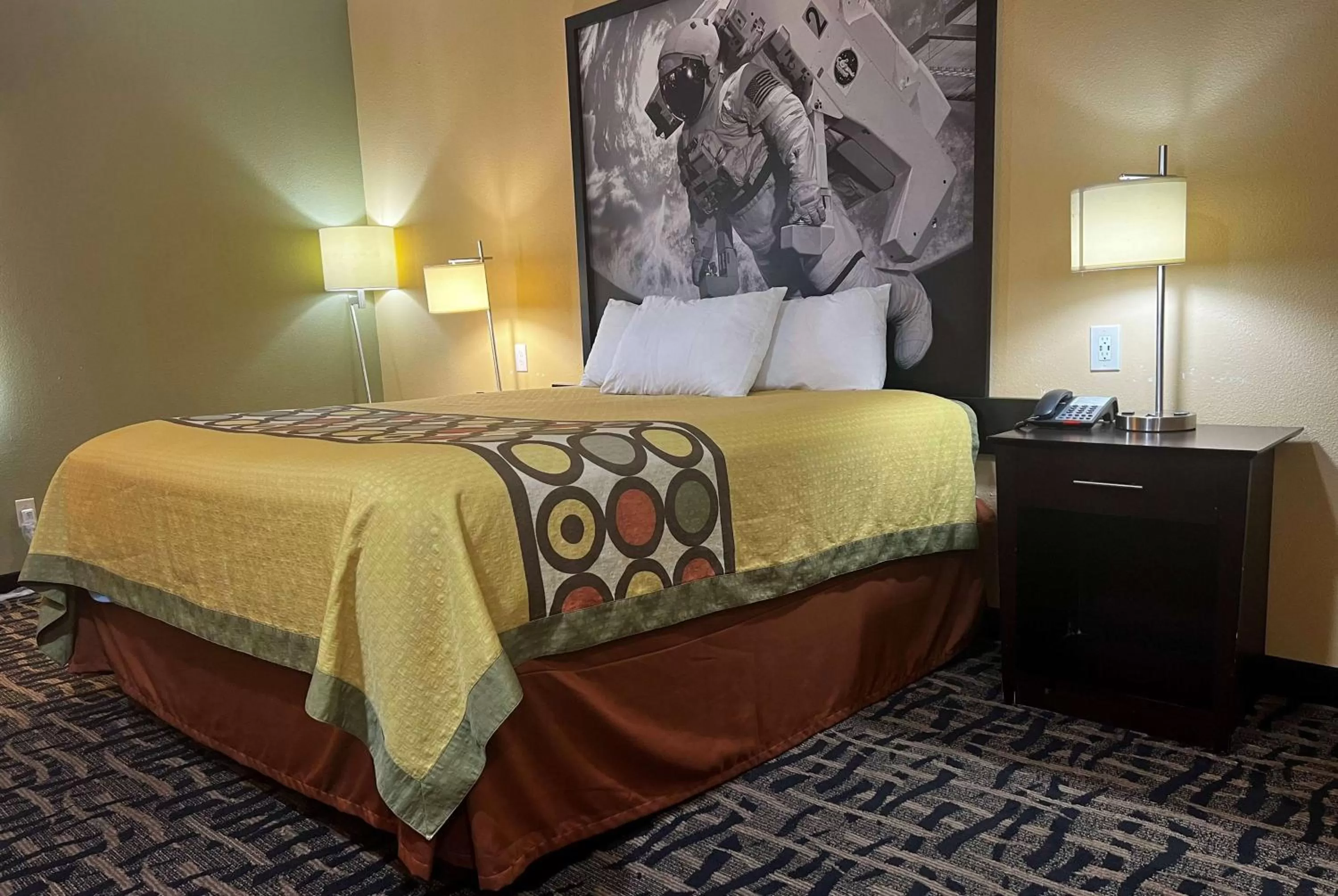 Photo of the whole room, Bed in Super 8 by Wyndham Pasadena