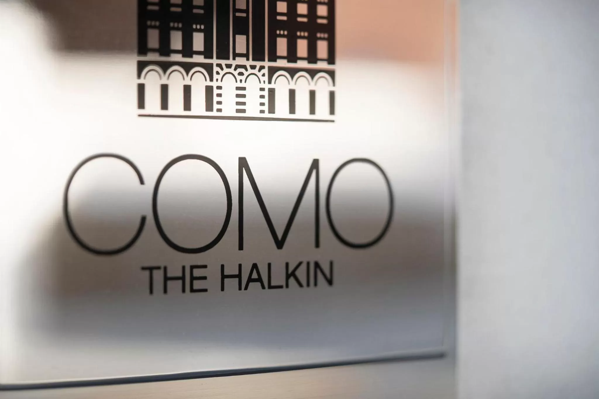 Logo/Certificate/Sign in COMO The Halkin