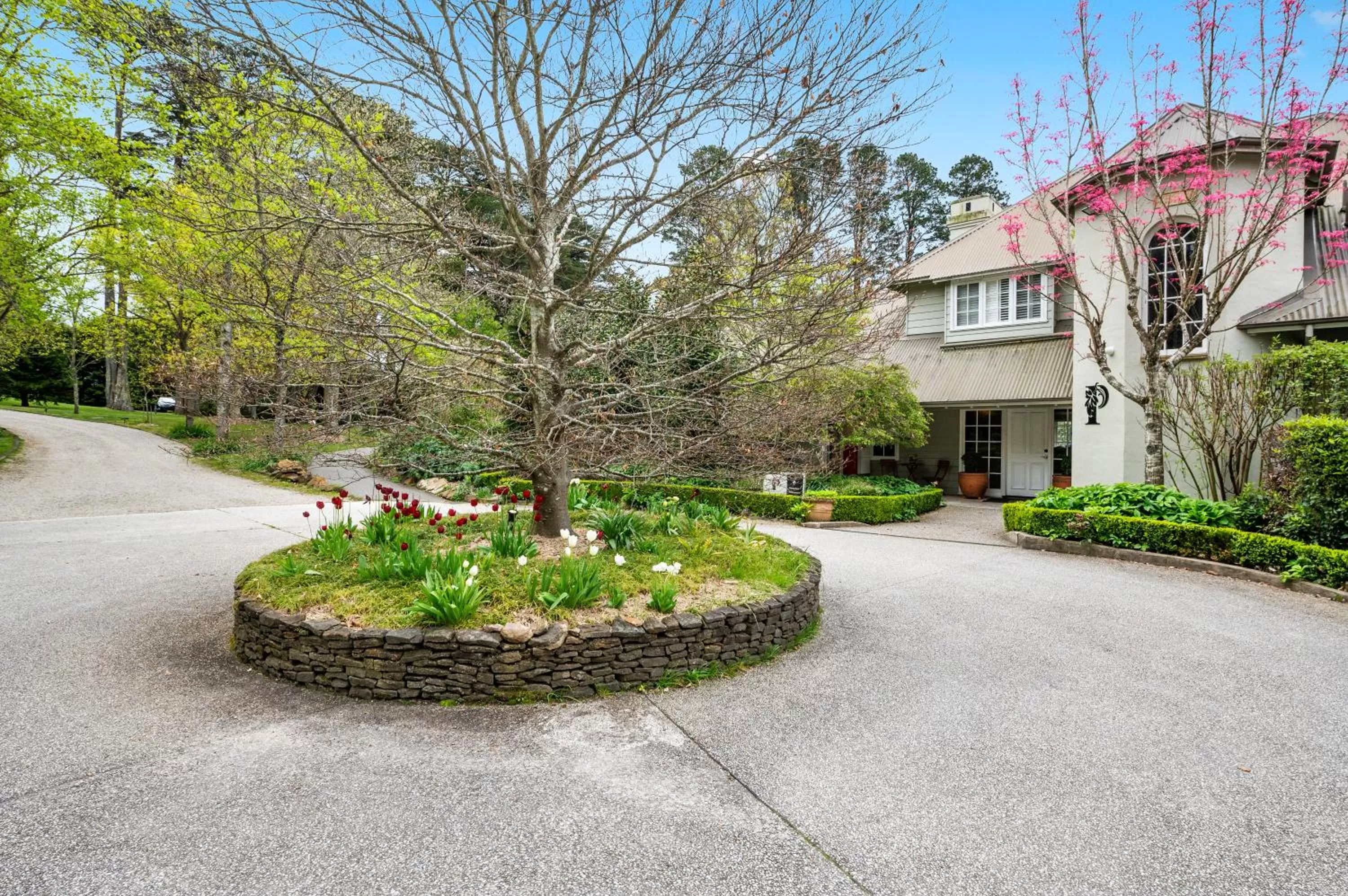 Property building in Parklands Country Gardens & Lodges Blue Mountains