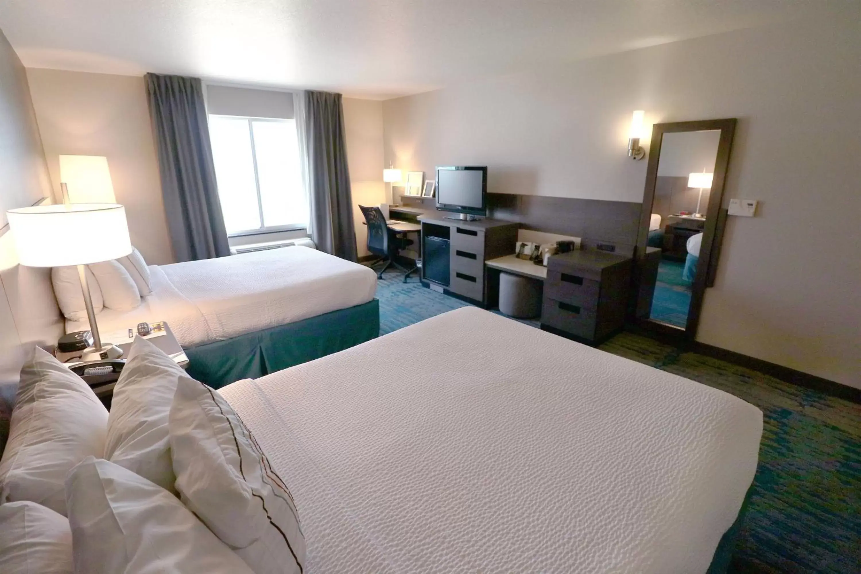 Photo of the whole room, Bed in Fairfield Inn & Suites Des Moines Airport