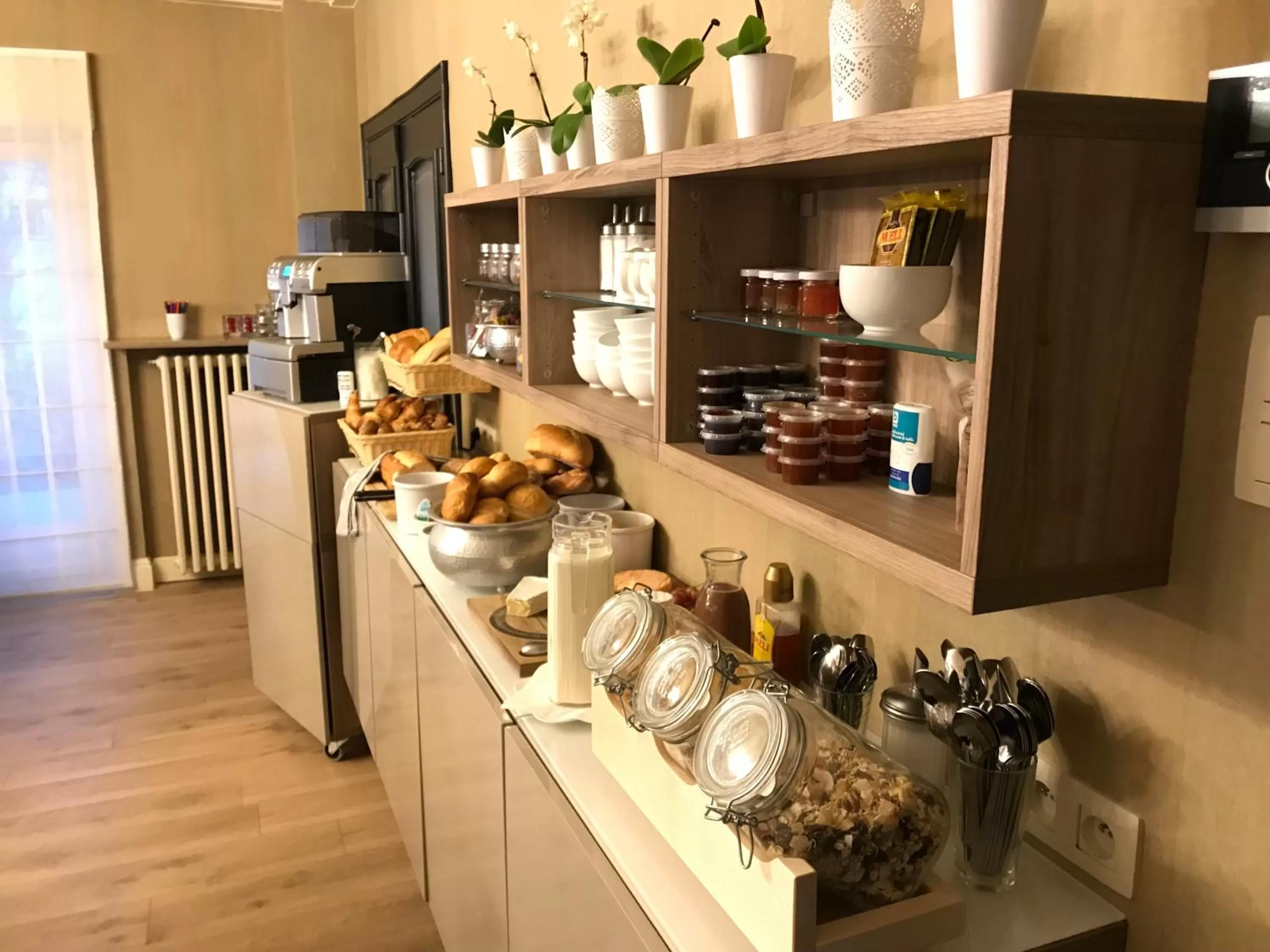 Continental breakfast in B&B Amylia