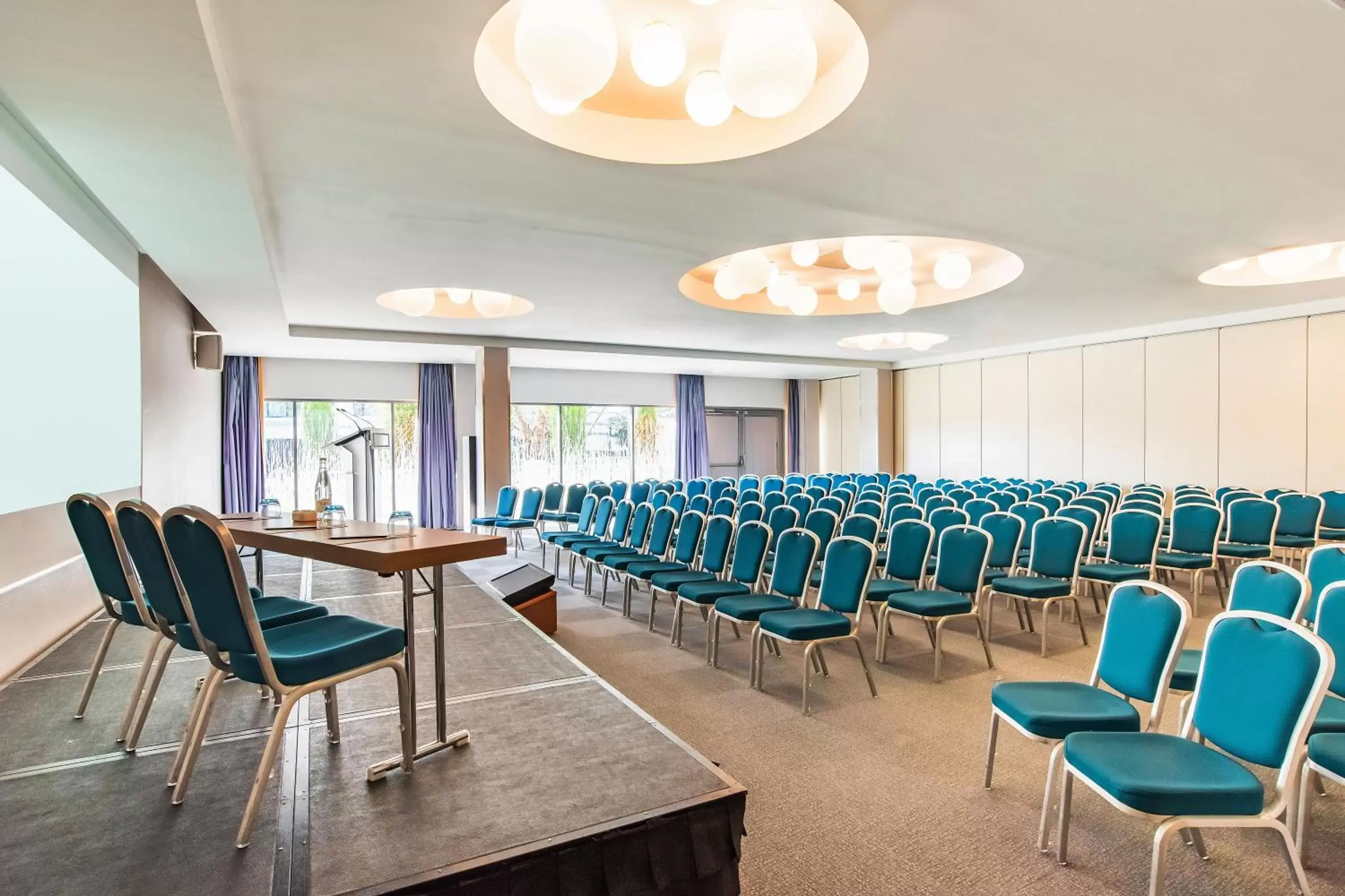 Meeting/conference room in Radisson Blu Hotel Toulouse Airport