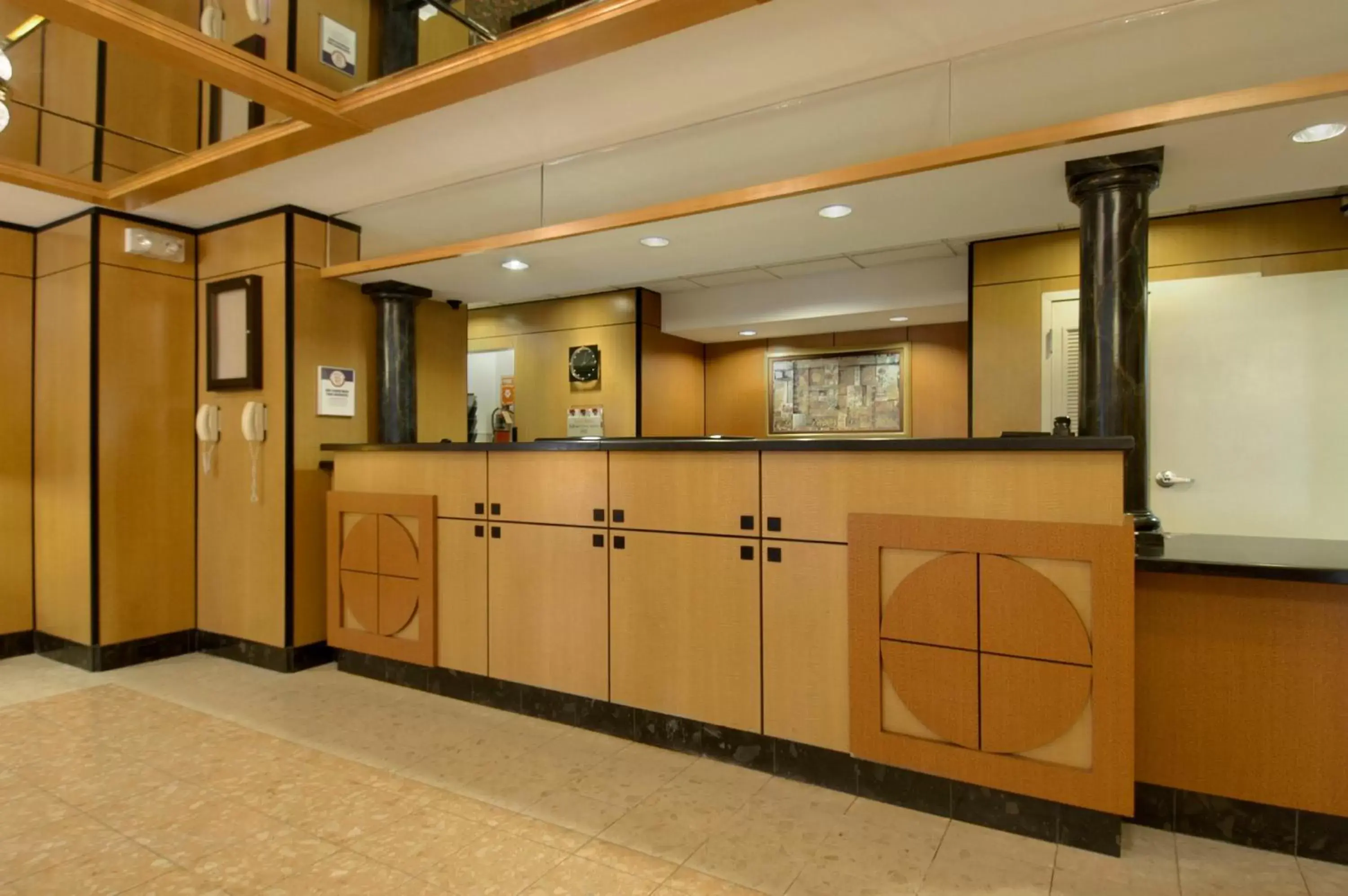 Lobby or reception, Lobby/Reception in Red Roof Inn PLUS+ Columbus Downtown - Convention Center