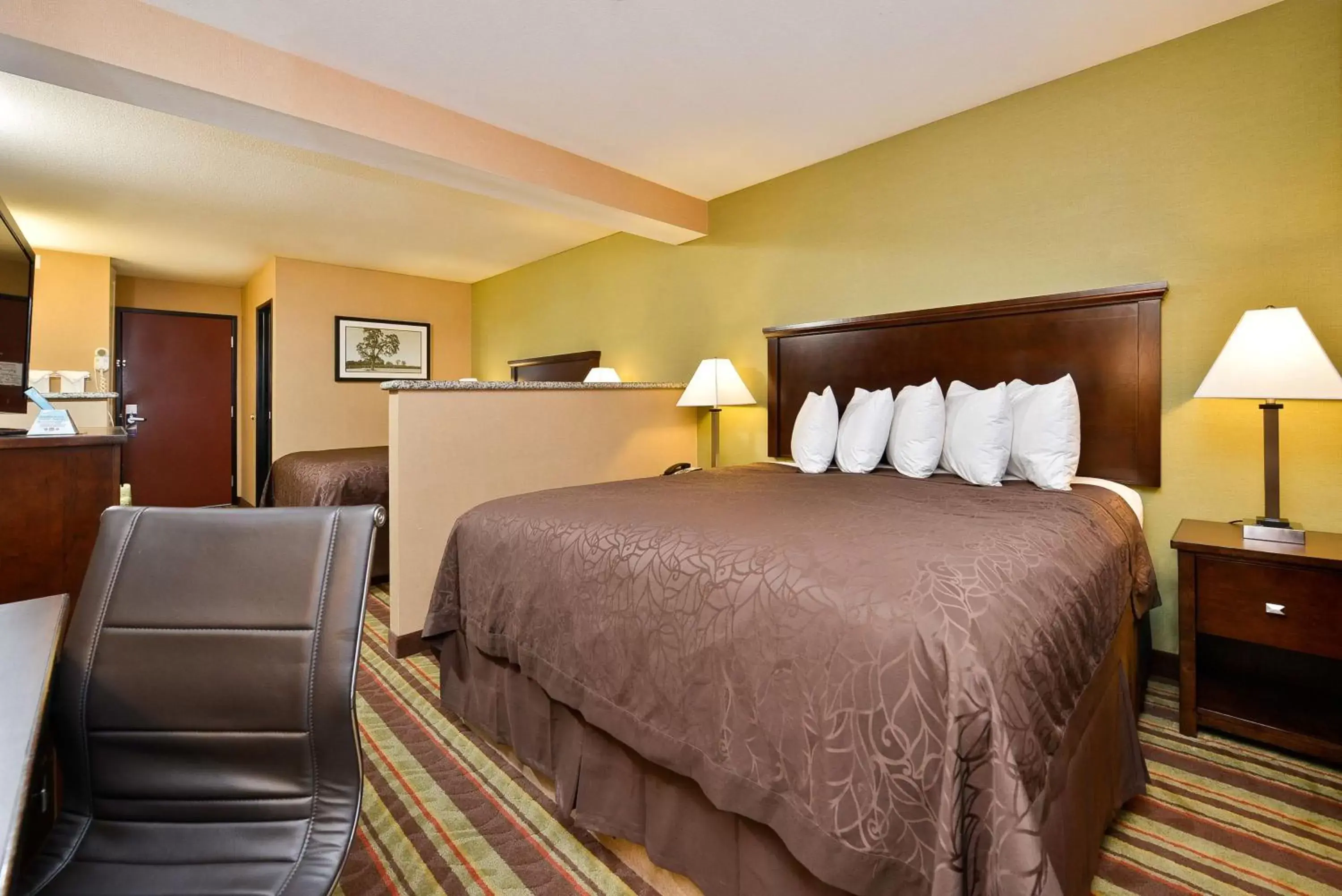 Photo of the whole room, Bed in Best Western Wilsonville Inn & Suites