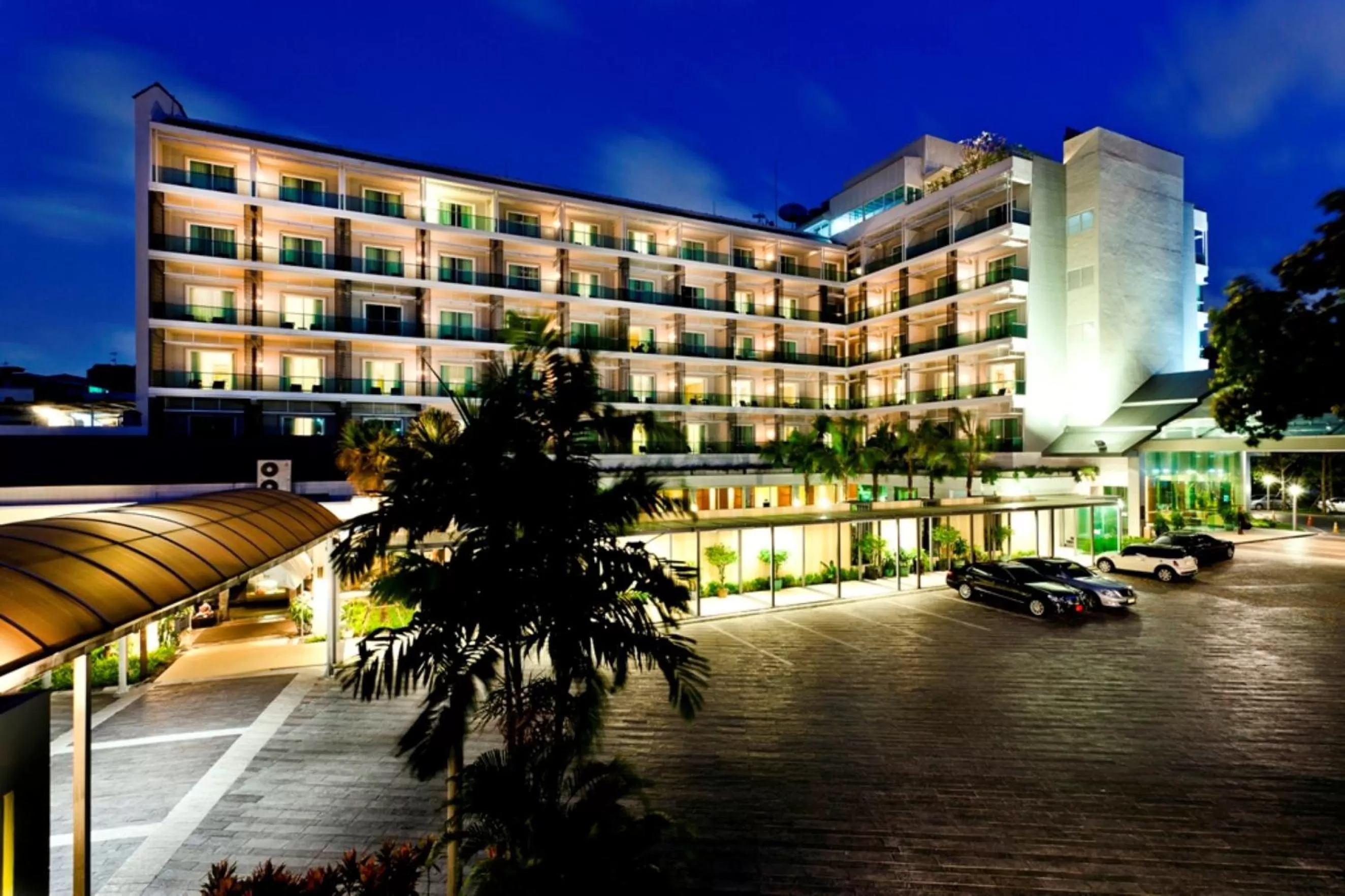 Night in Royal Princess Larn Luang - SHA Extra Plus