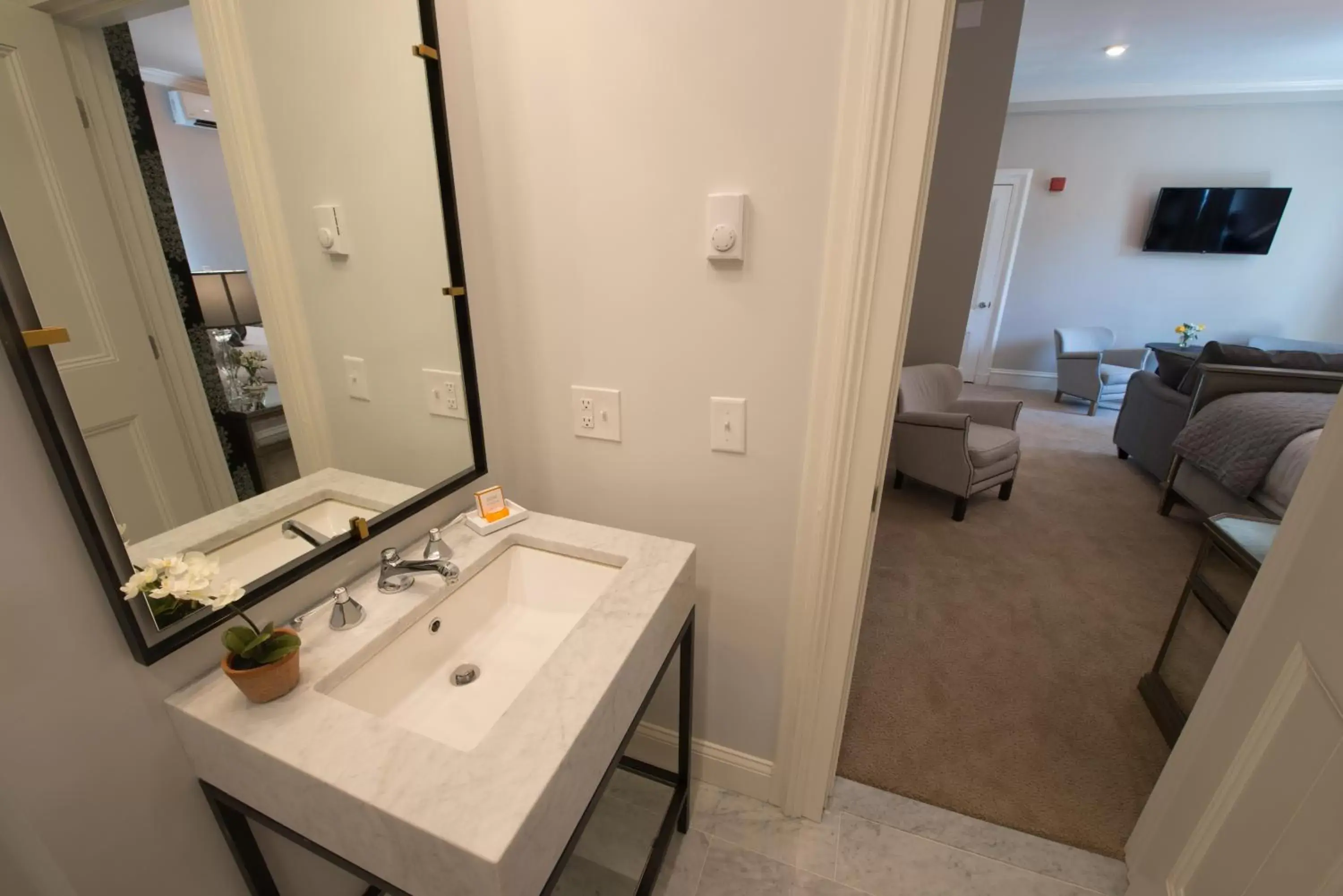 Bathroom in Serenity Inn Newport