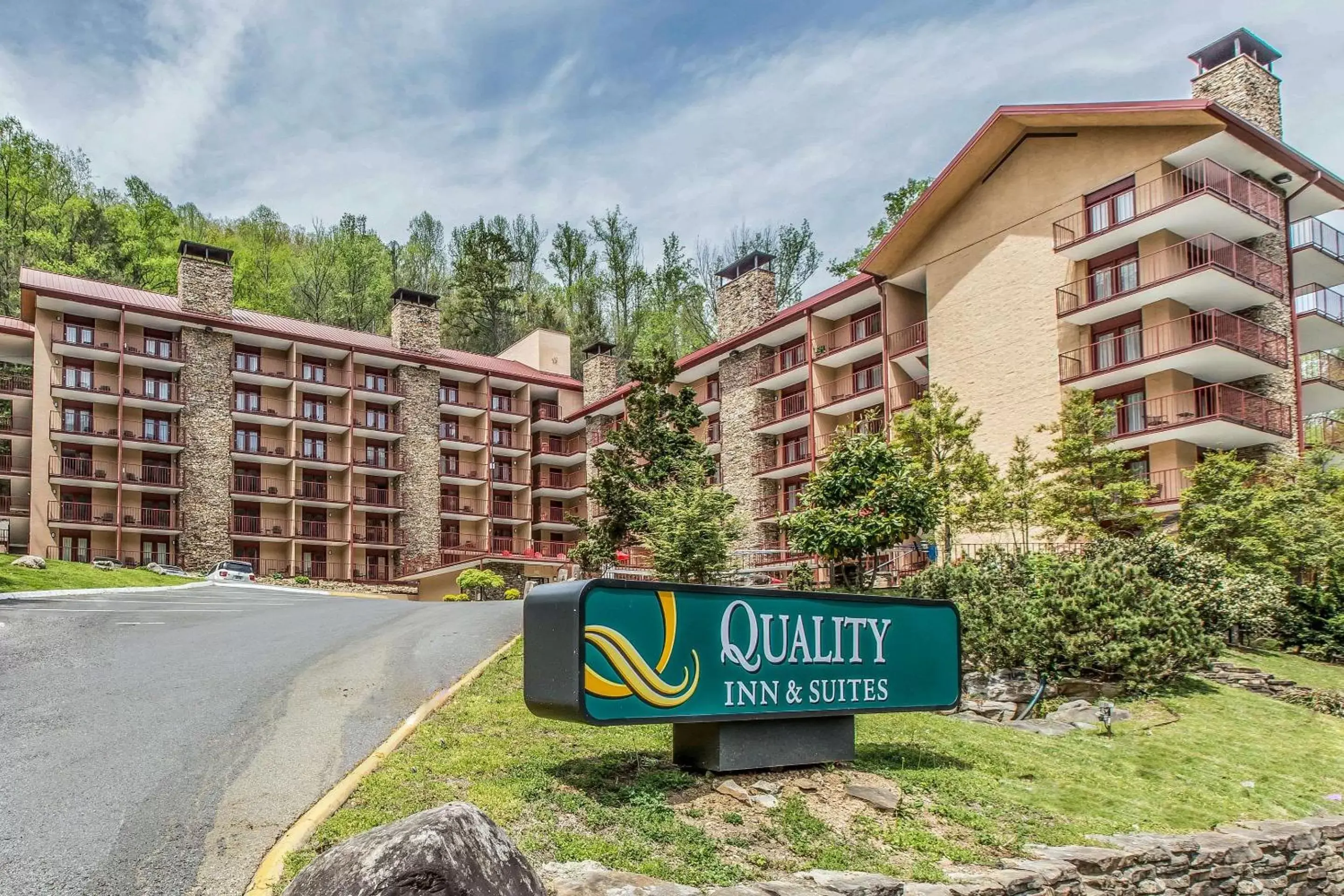 Property Building in Quality Inn & Suites Gatlinburg