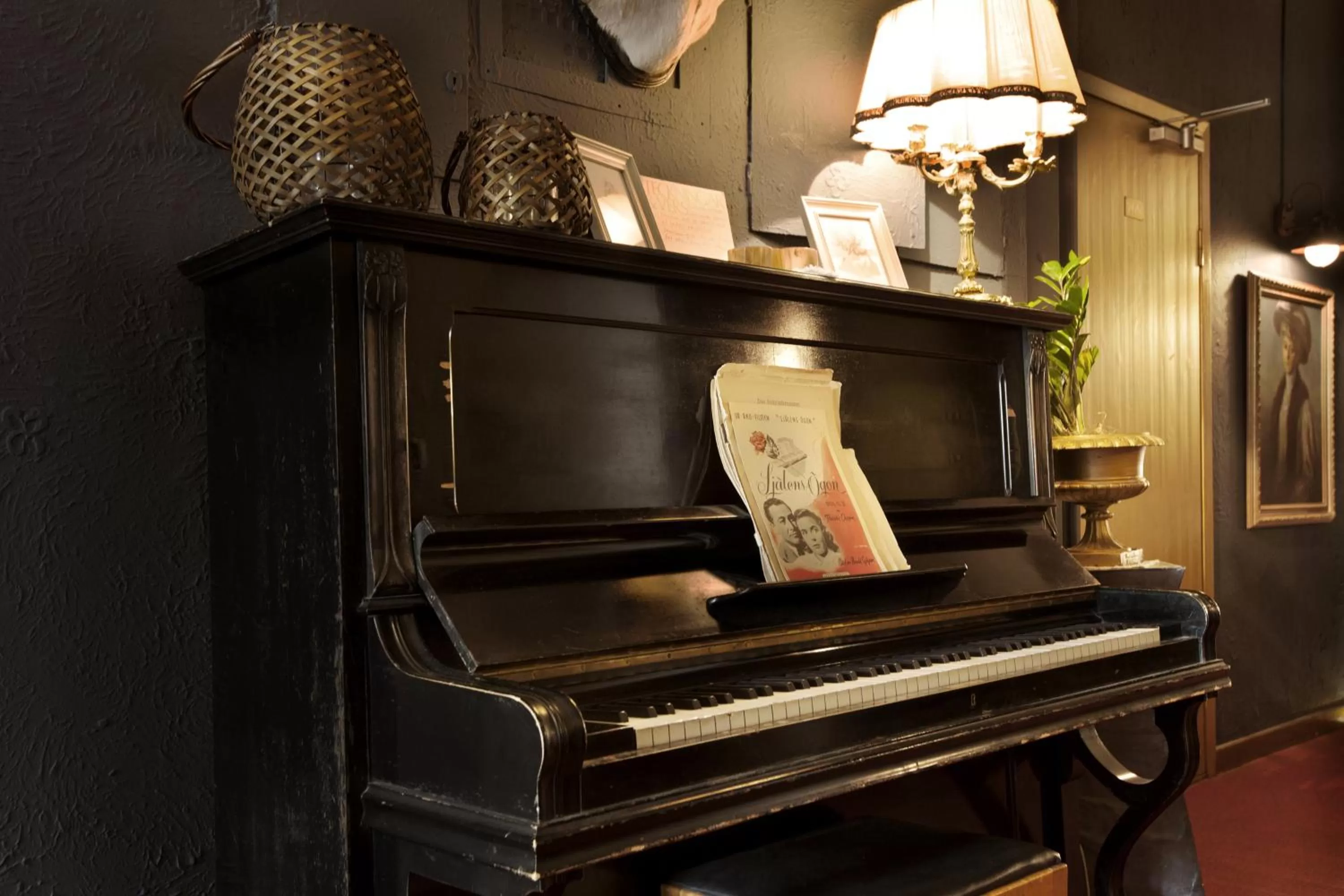 Decorative detail in Park Hotel Linköping Fawlty Towers