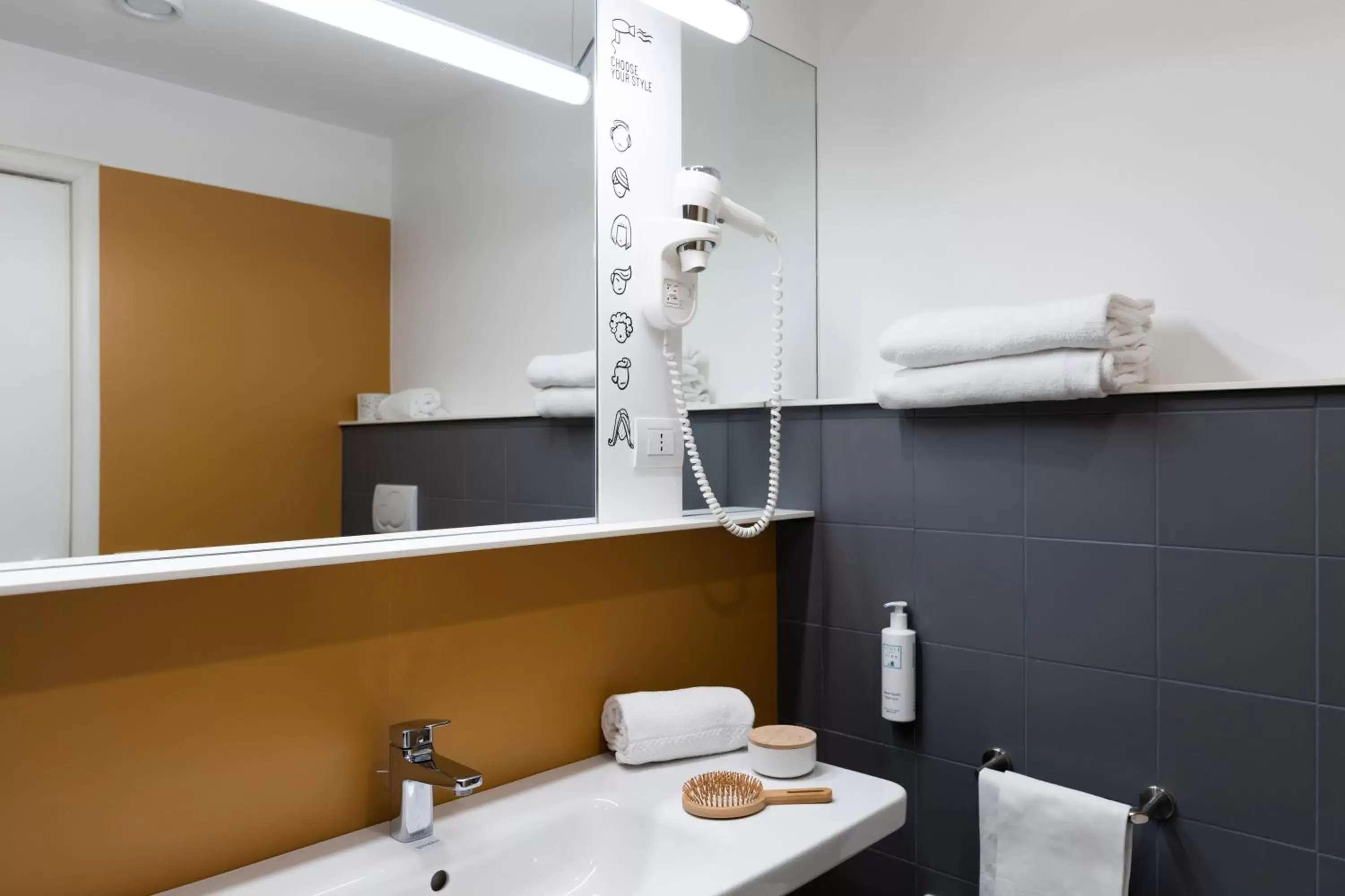 Bathroom in Hotel Piazza Bellini & Apartments