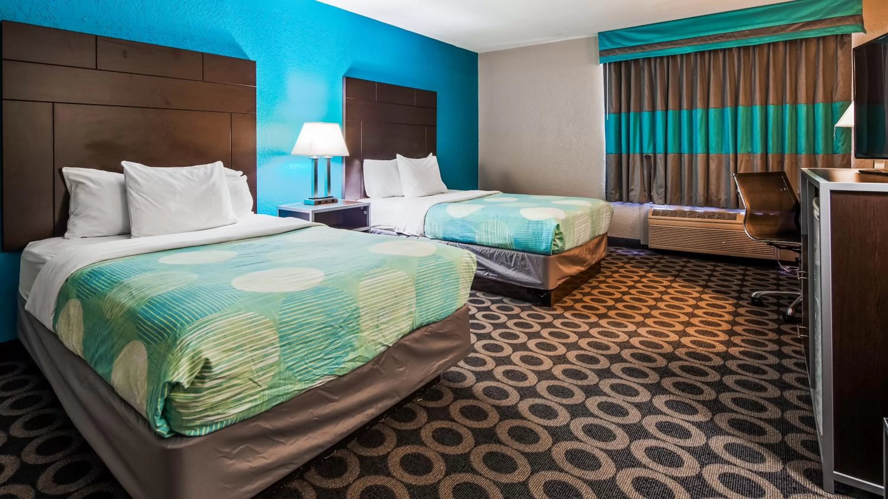Bedroom, Bed in Travelodge by Wyndham San Antonio Downtown Northeast