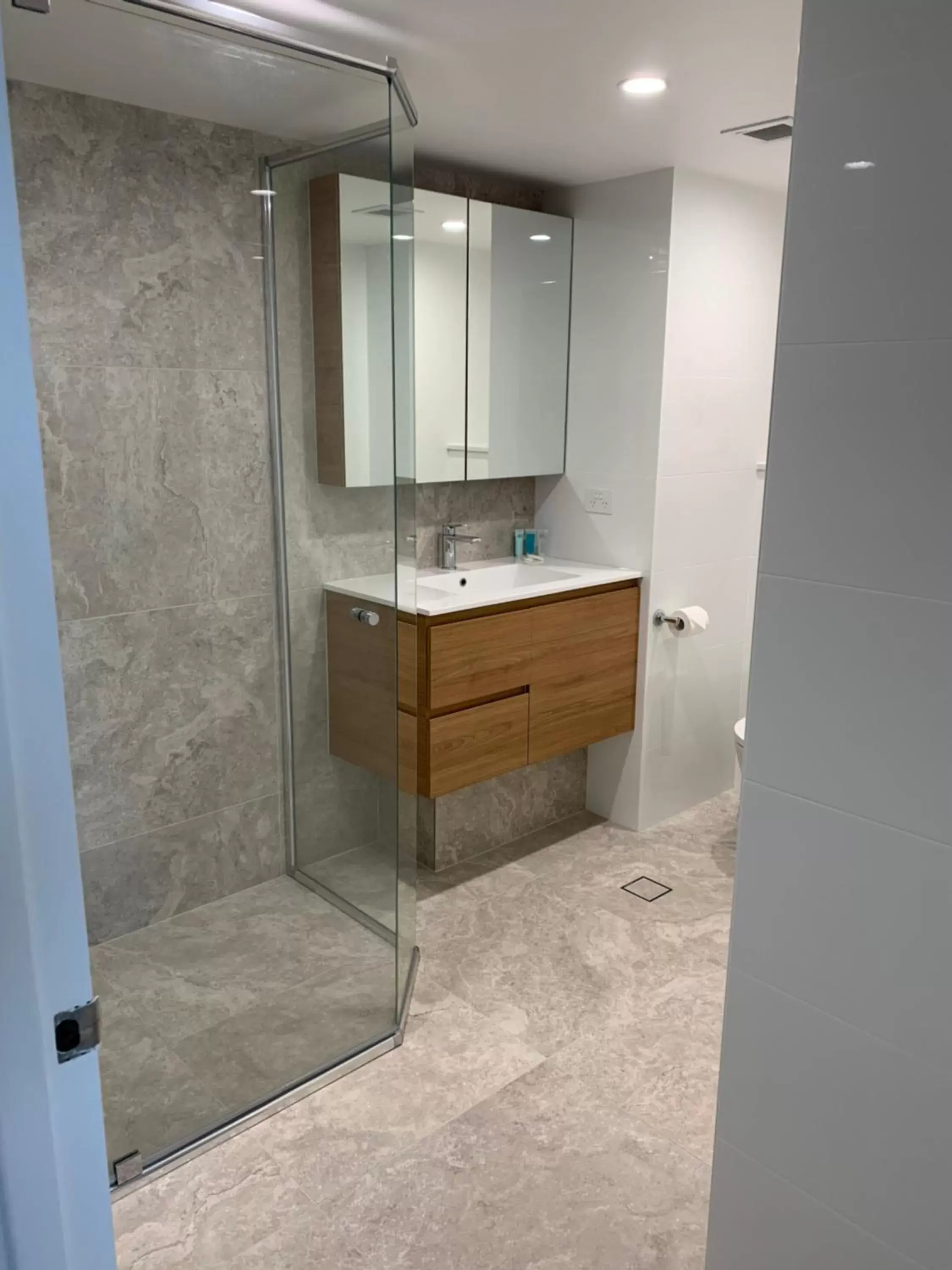 Bathroom in Pacific Regis Beachfront Holiday Apartments