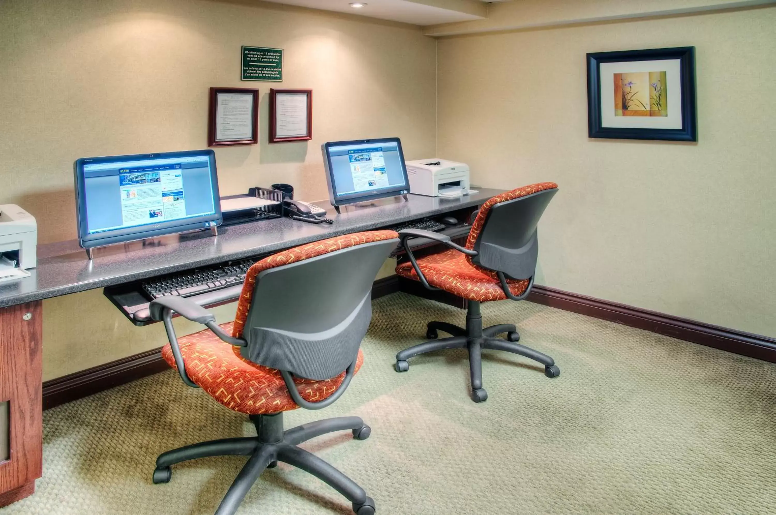 Business facilities, Business Area/Conference Room in Les Suites Hotel