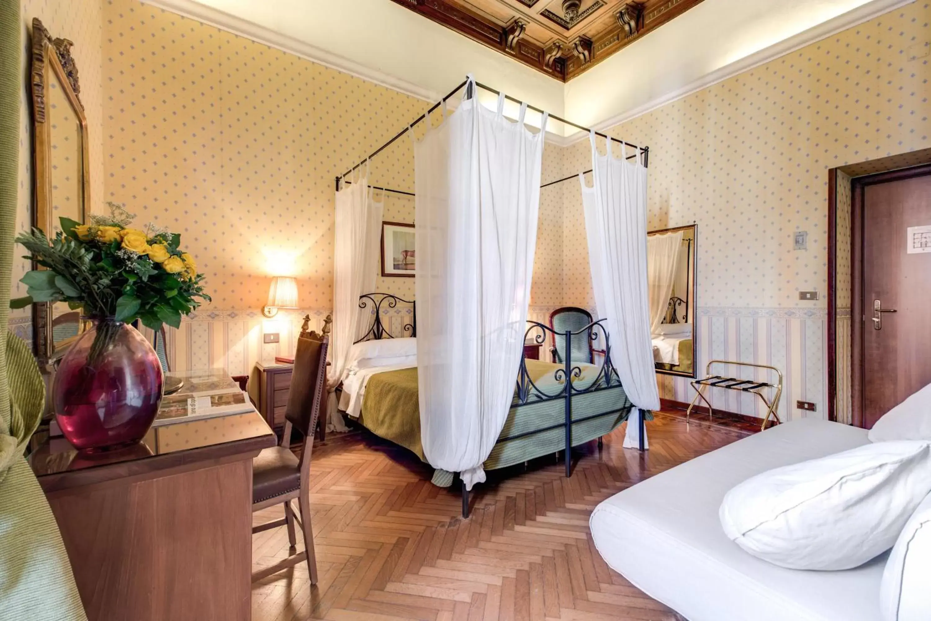 Bedroom, Bed in Hotel St. Moritz