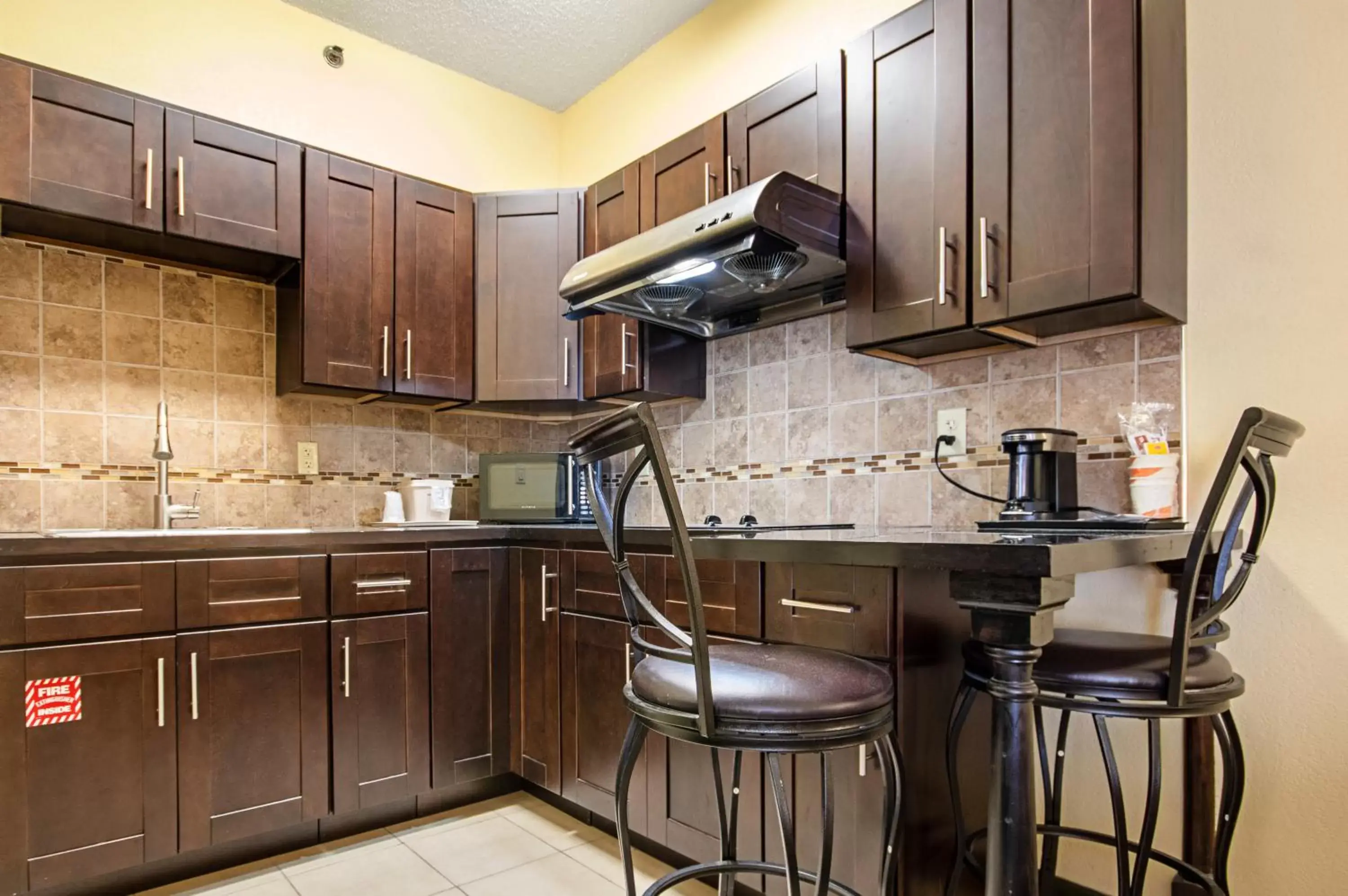 Kitchen/Kitchenette in Quality Inn & Suites Glenmont - Albany South