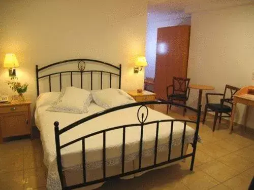 Standard Double Room in Theoxenia Caldera Hotel
