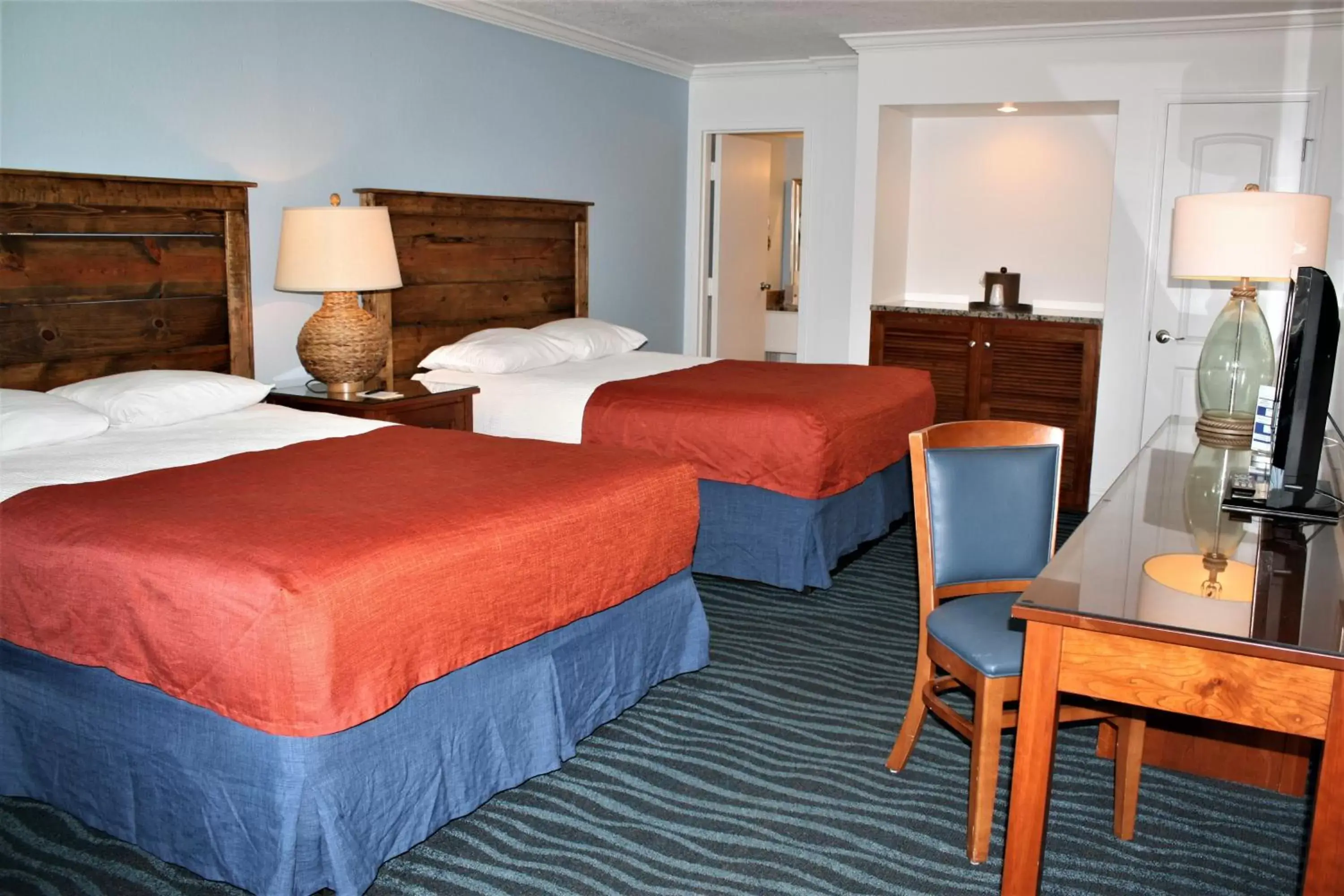 Photo of the whole room, Bed in Avenue Inn & Spa