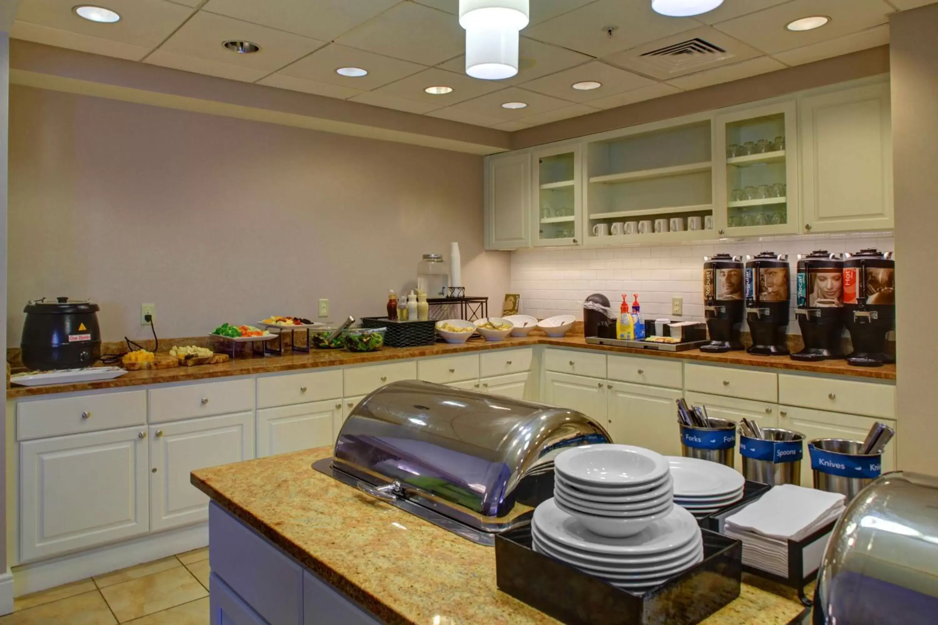 Breakfast, Kitchen/Kitchenette in Homewood Suites by Hilton West Palm Beach