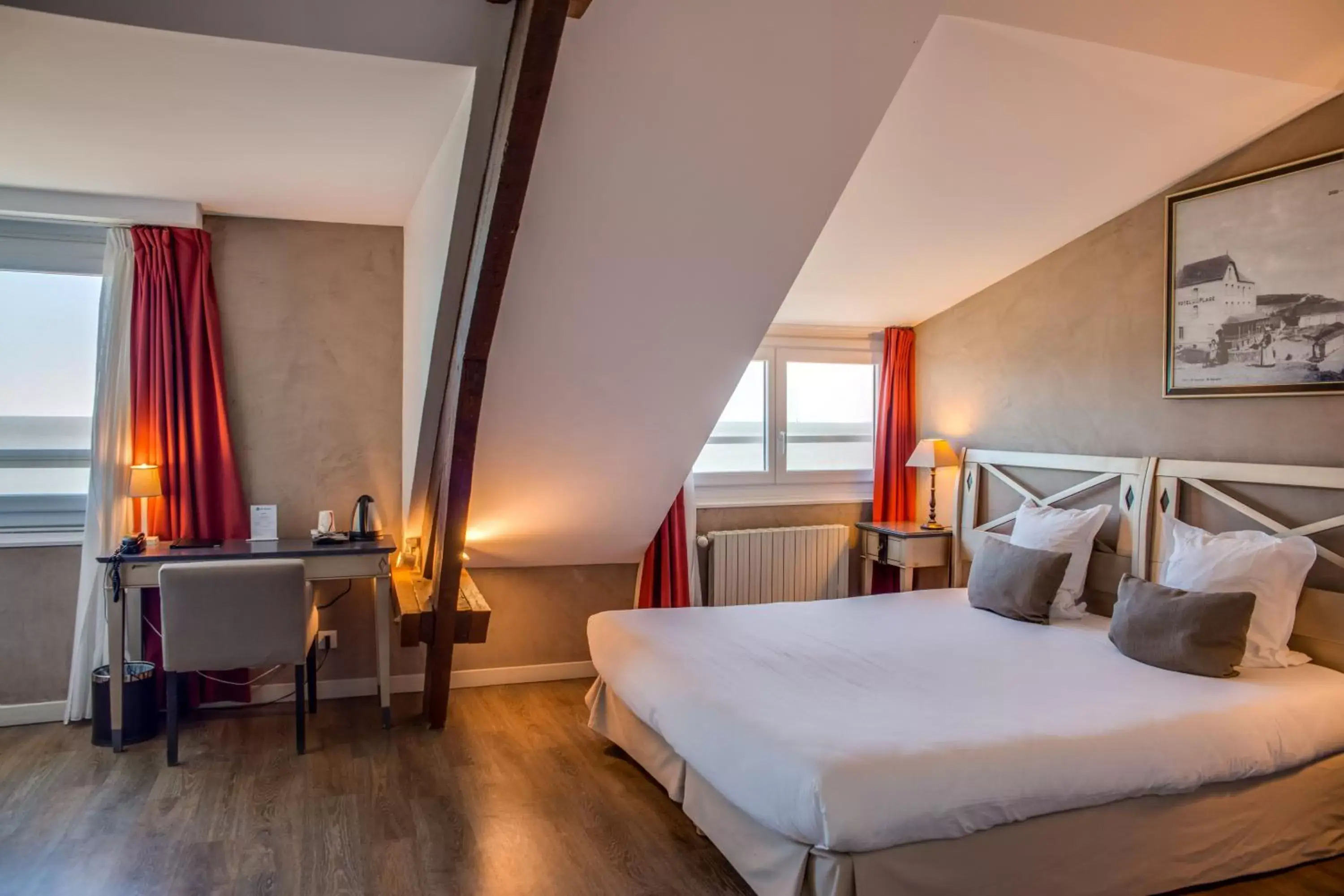 Bed in Best Western Hotel De La Plage Saint Marc sur Mer