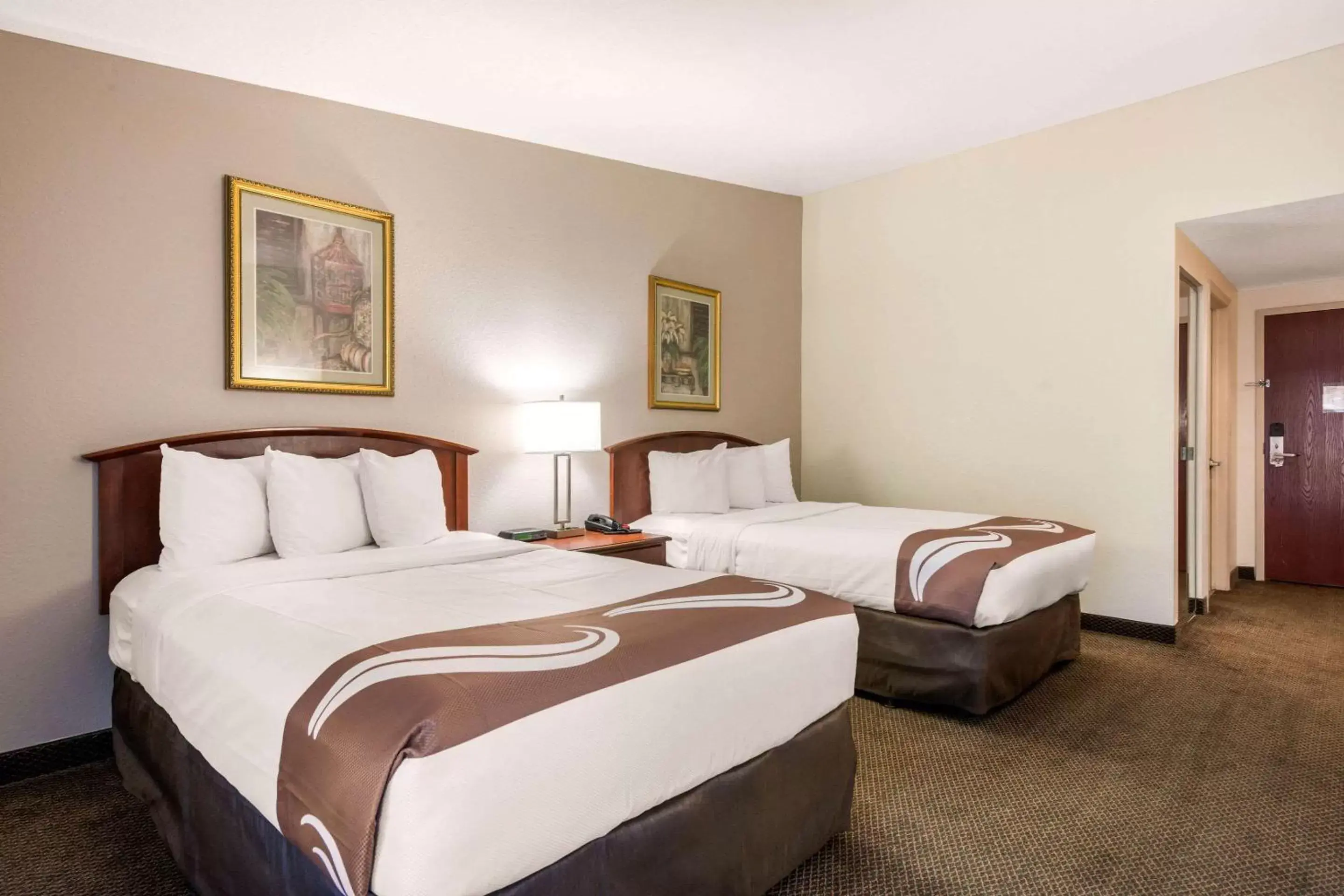 Photo of the whole room, Bed in Quality Inn & Suites Tarpon Springs South