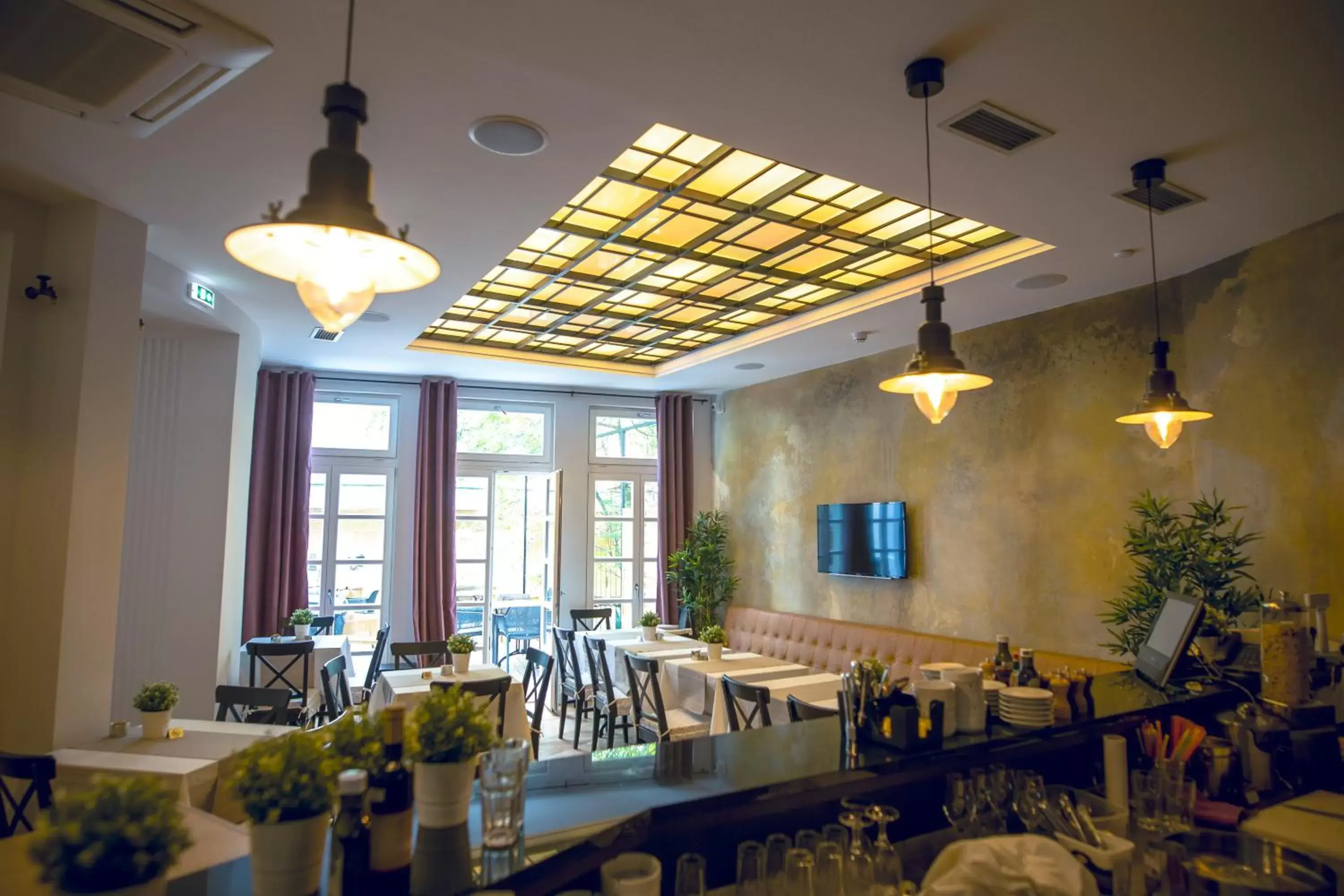 Restaurant/places to eat in Public House Hotel Restaurant/places to eat in Public House Hotel