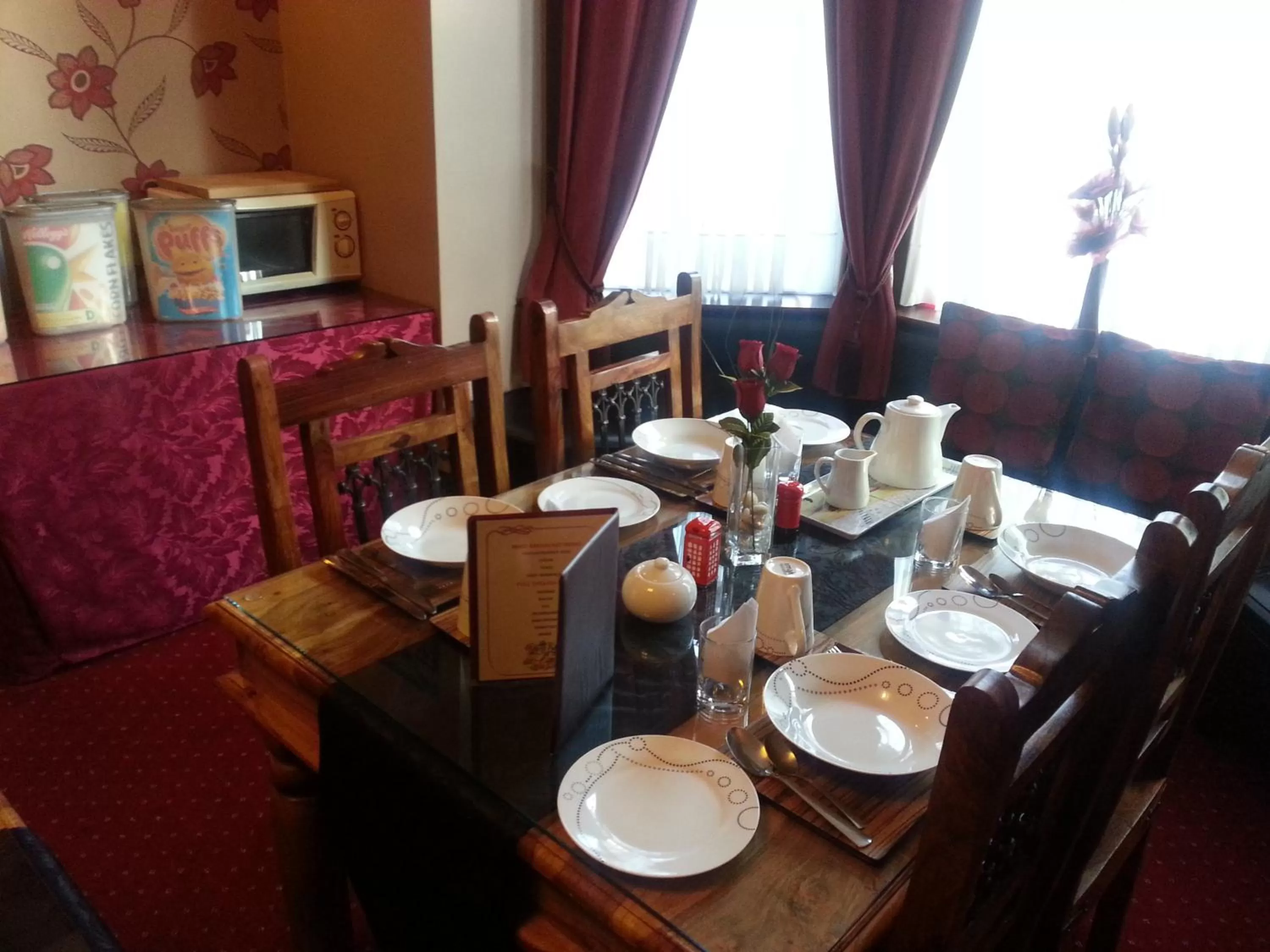 Dining area in Sunnyside Hotel