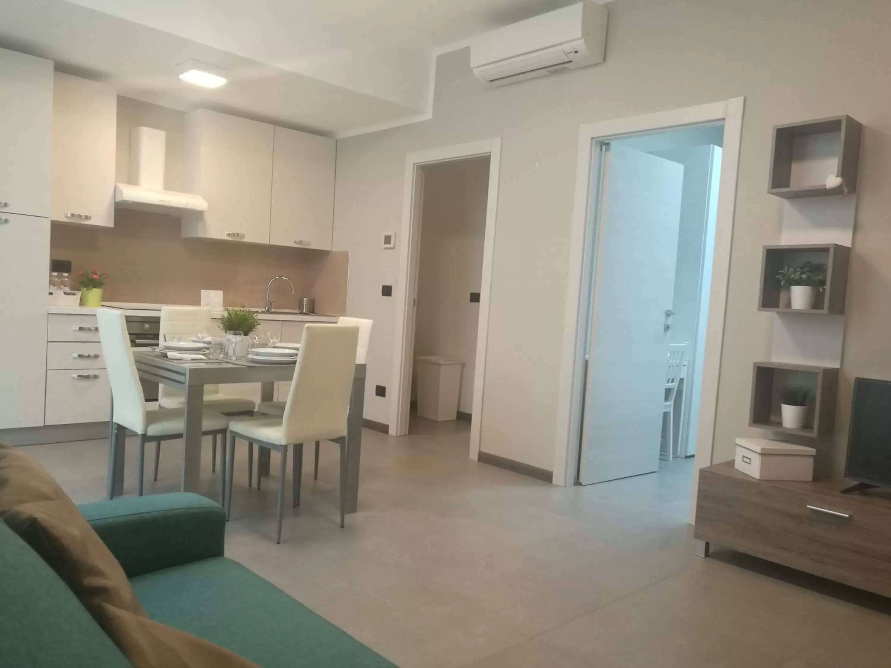 Kitchen or kitchenette, Dining Area in Lingotto Residence