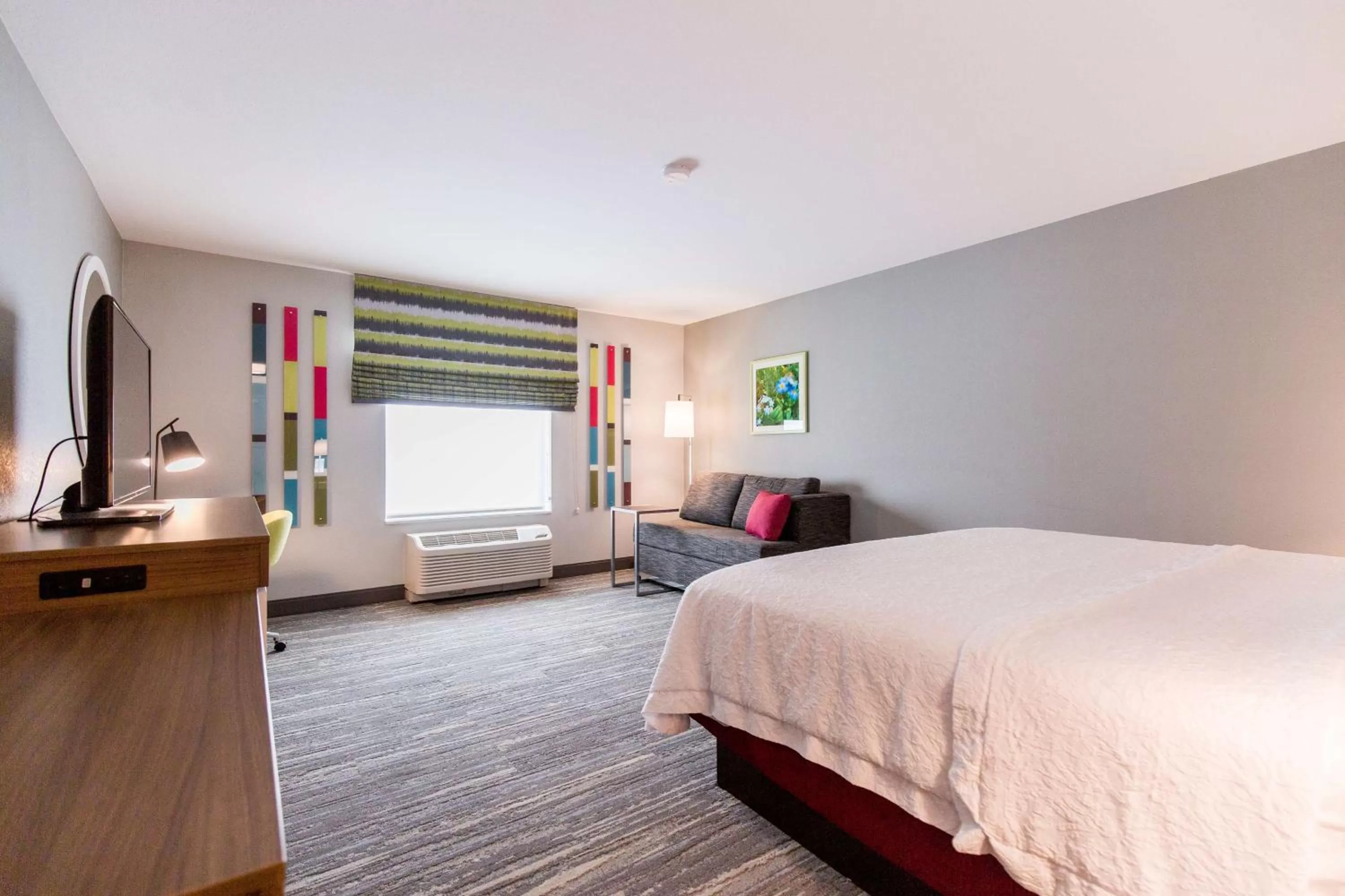 Bedroom, Bed in Hampton Inn Bismarck