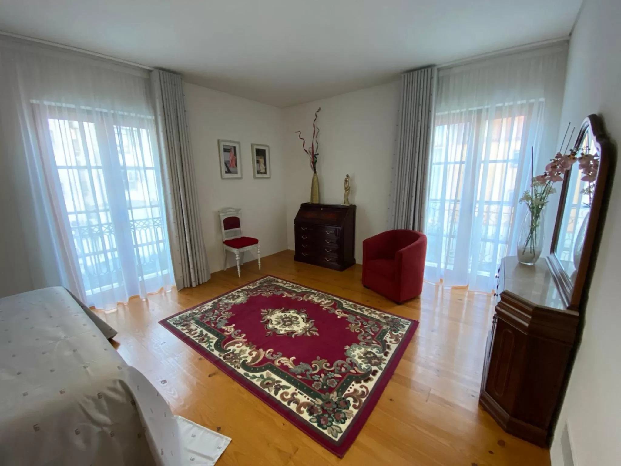 Bed, Seating Area in TM Luxury Apartments Lisbon