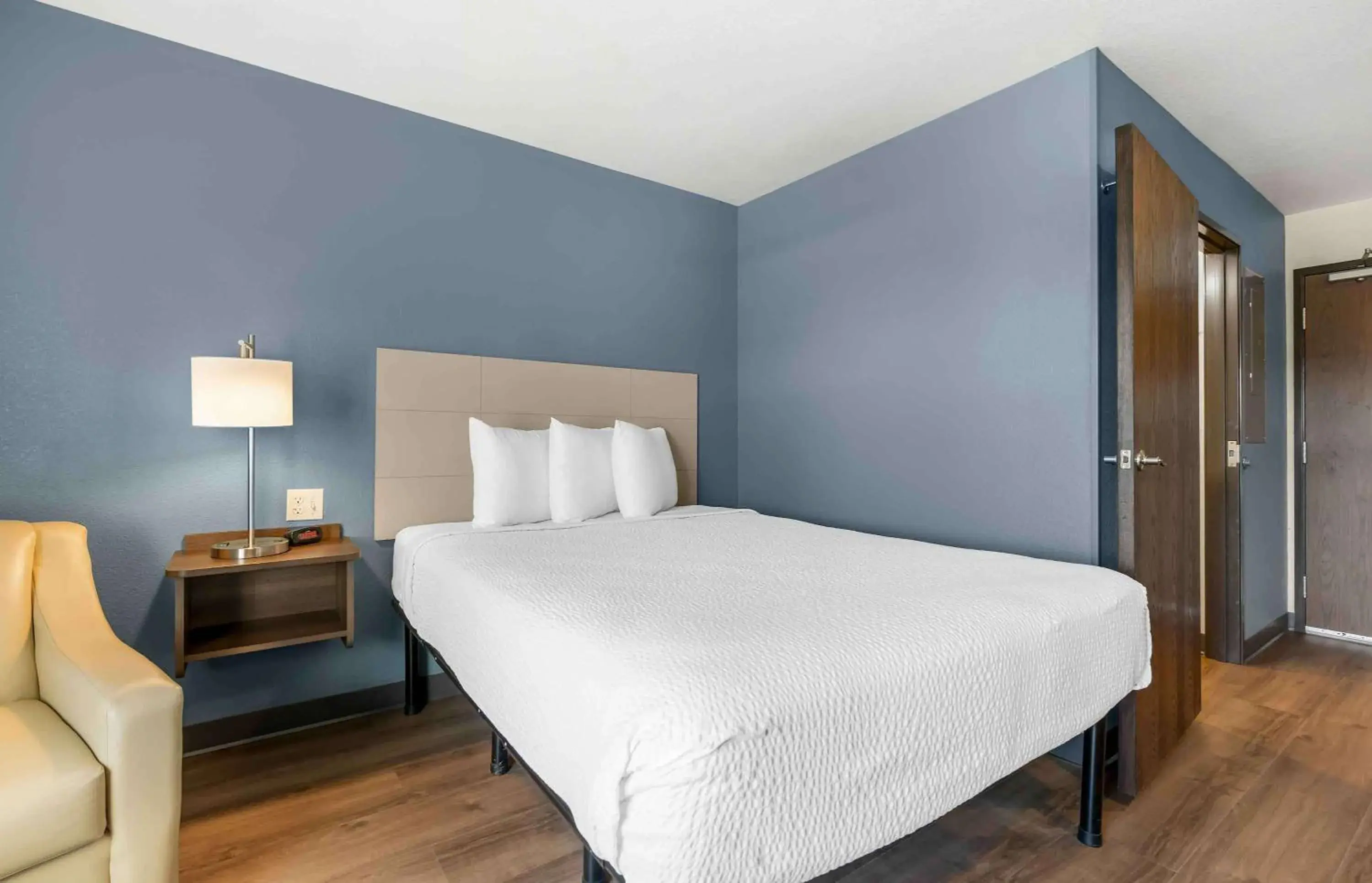 Bedroom, Bed in Extended Stay America Suites - Portland - East