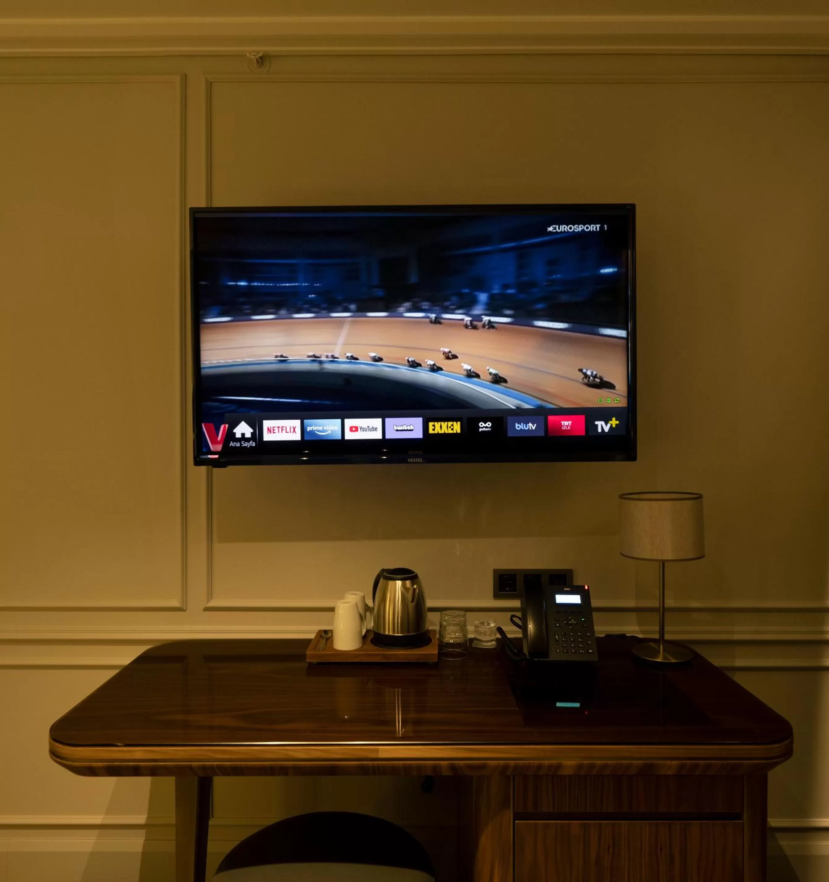 TV and multimedia in Livro Hotel