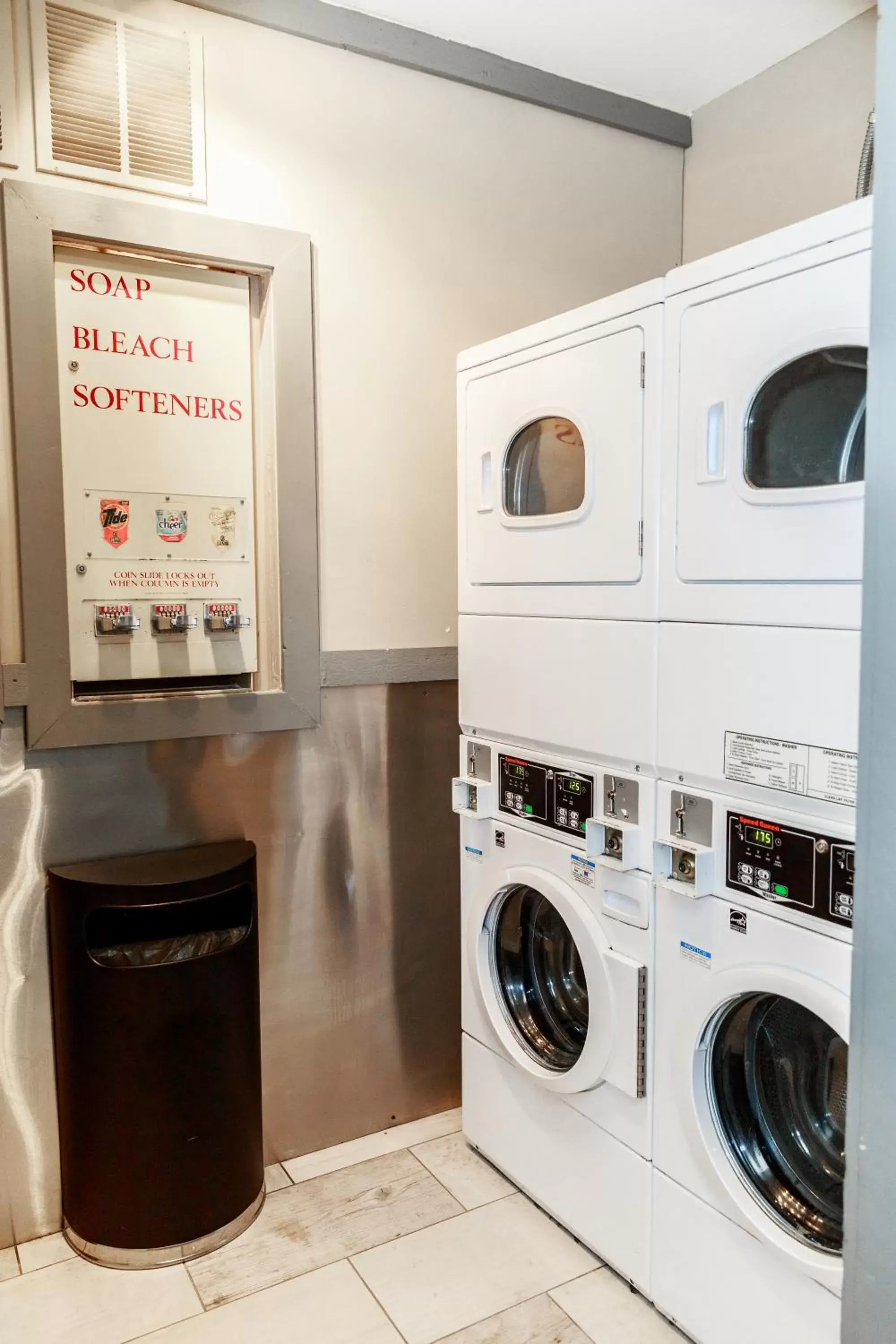laundry, Kitchen/Kitchenette in Aarchway Inn